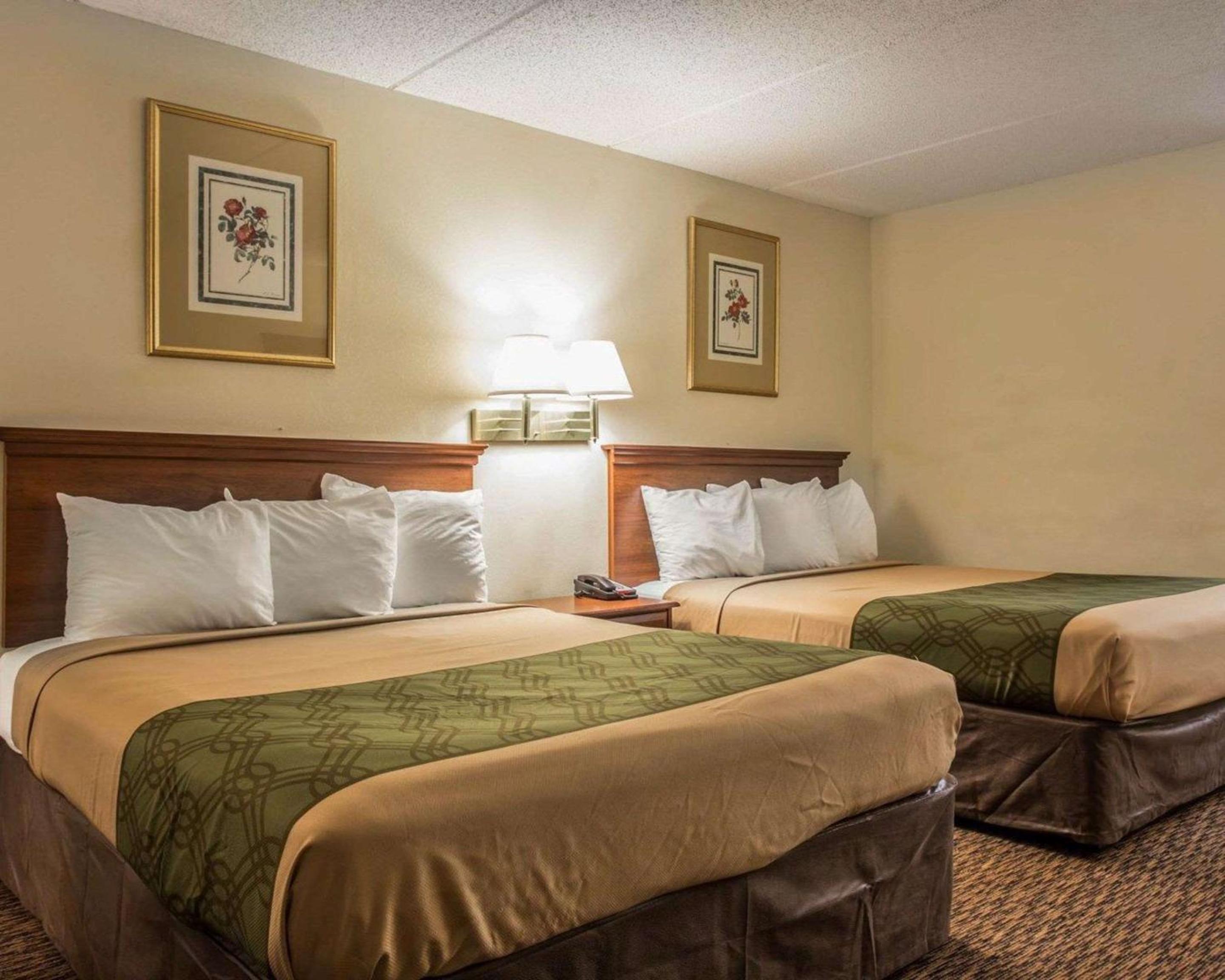 Queen Room With Two Queen Beds - Smoking