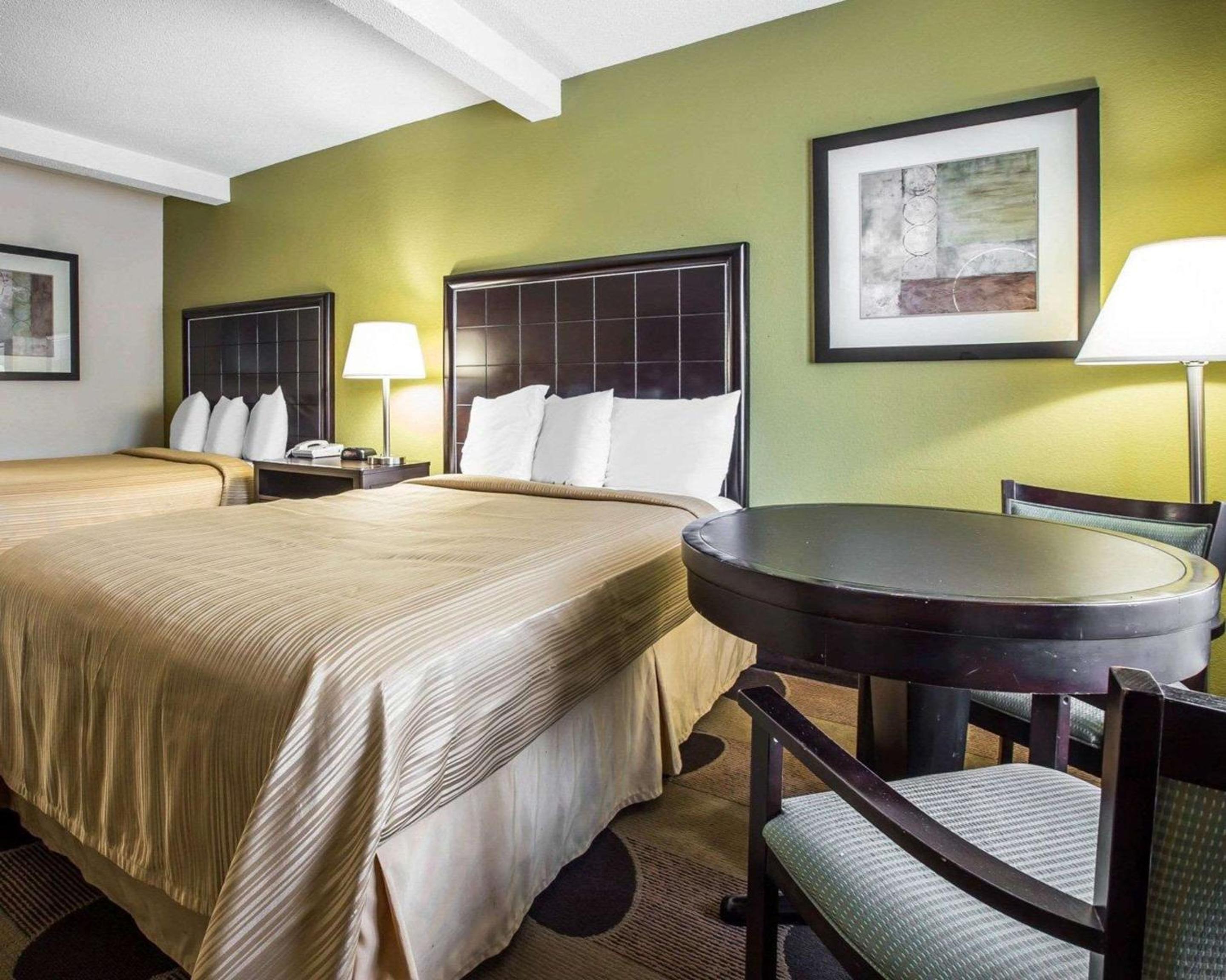 Double Room with Two Double Beds - Non-Smoking - Photo 3