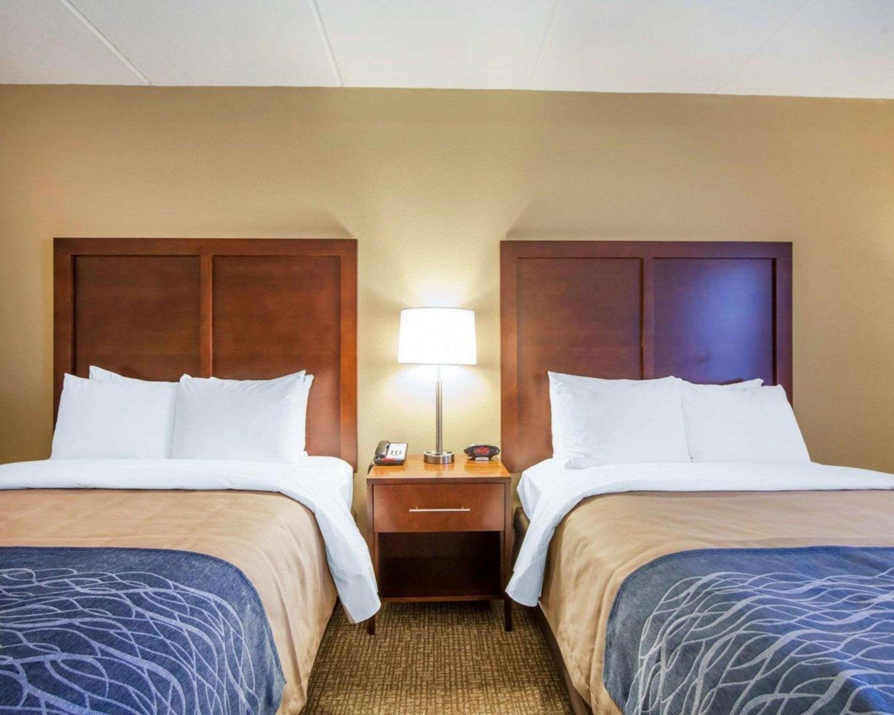 Queen Room with Two Queen Beds - Non-Smoking - Photo 1