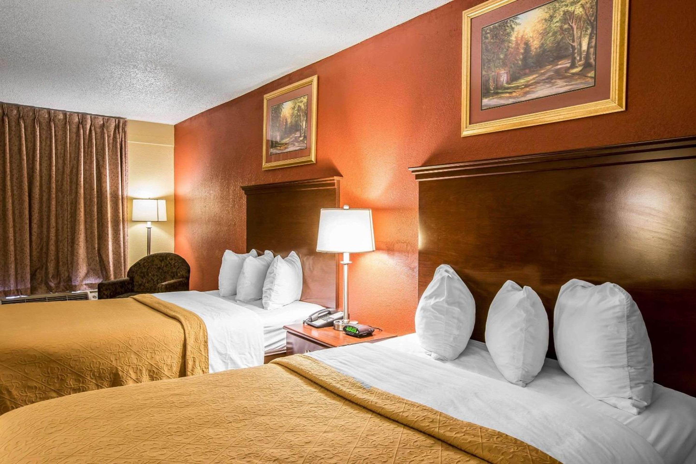 Double Room with Two Double Beds - Smoking - Photo 2