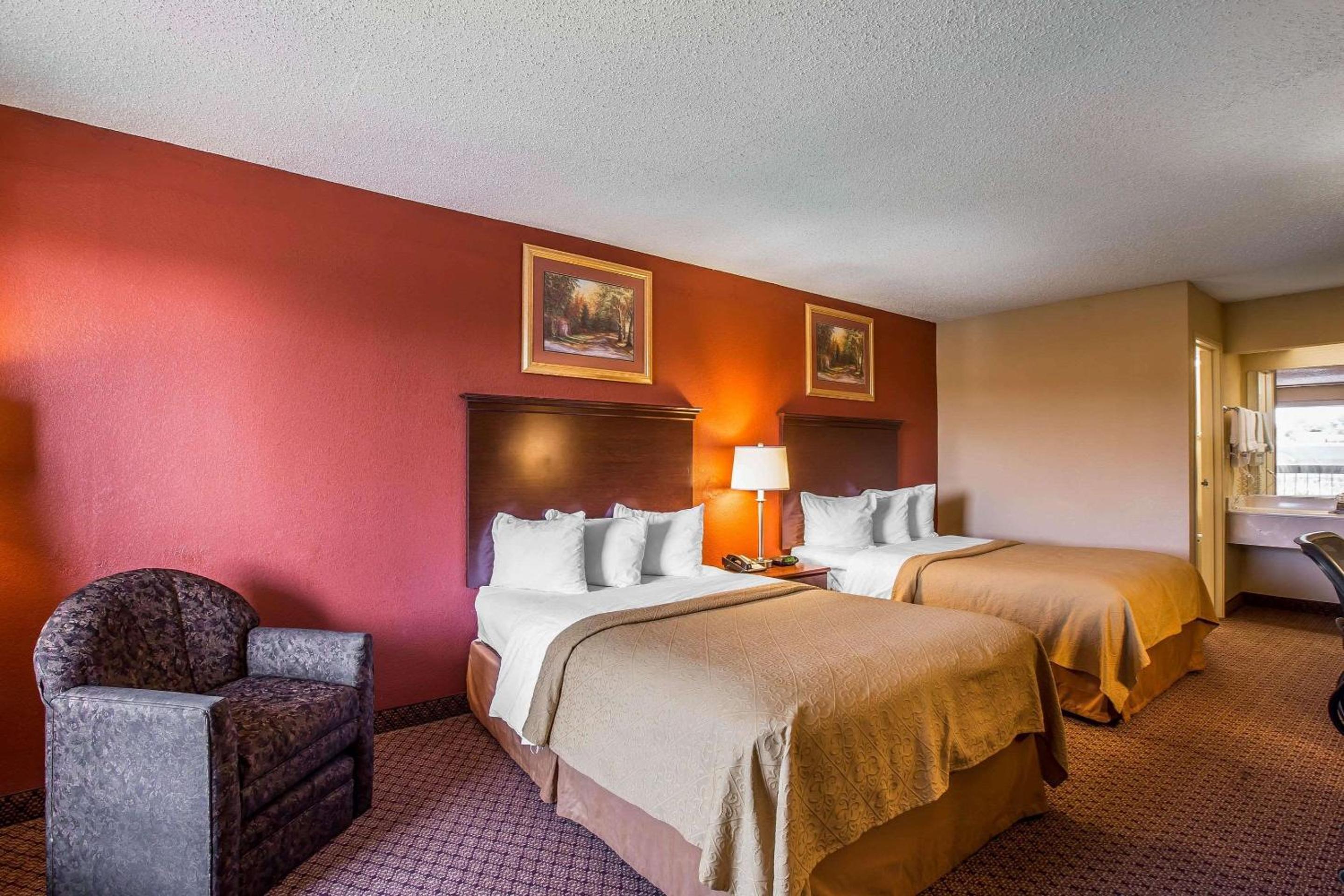 Double Room with Two Double Beds - Smoking - Photo 3