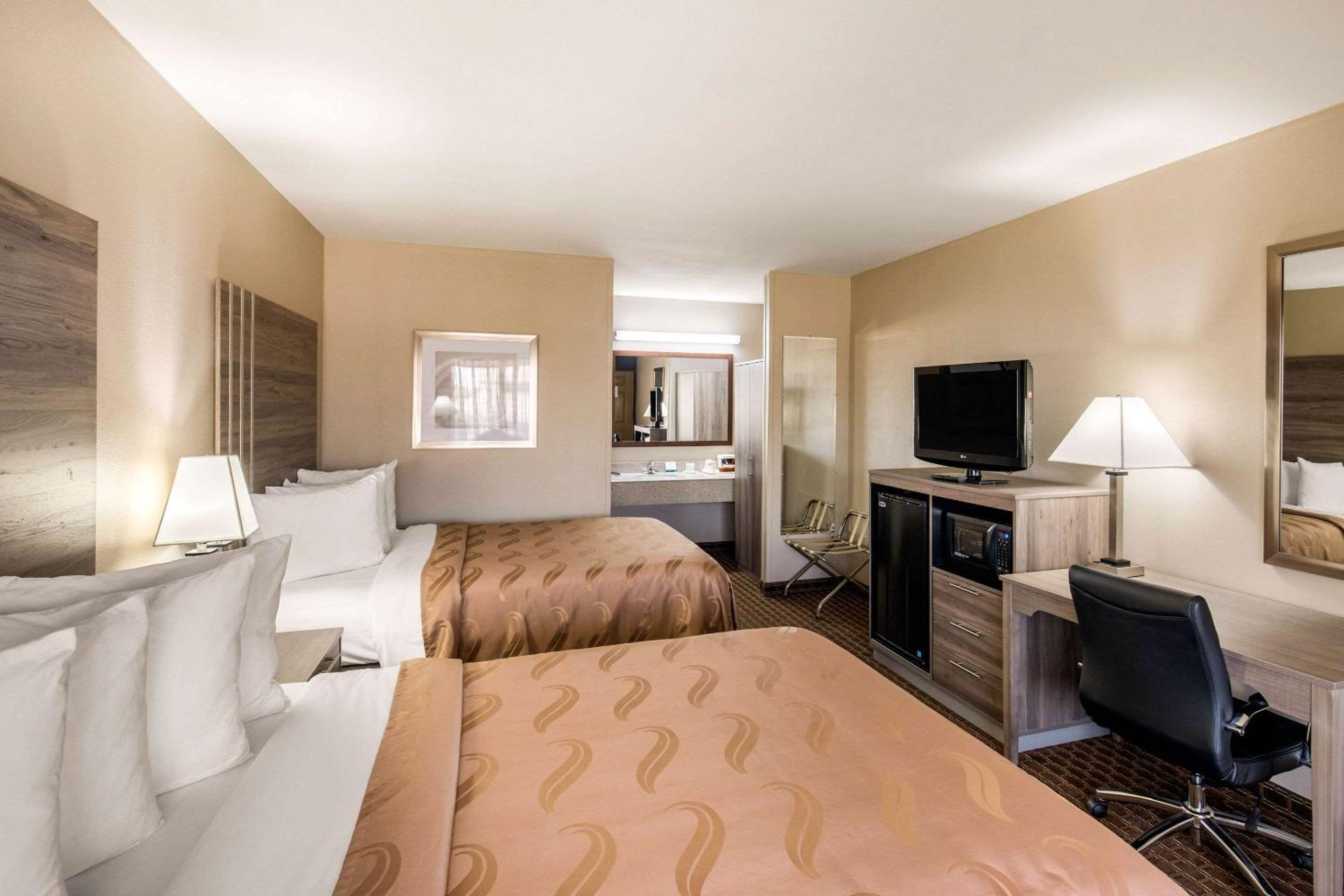 Queen Room with Two Queen Beds - Non-Smoking - Photo 1