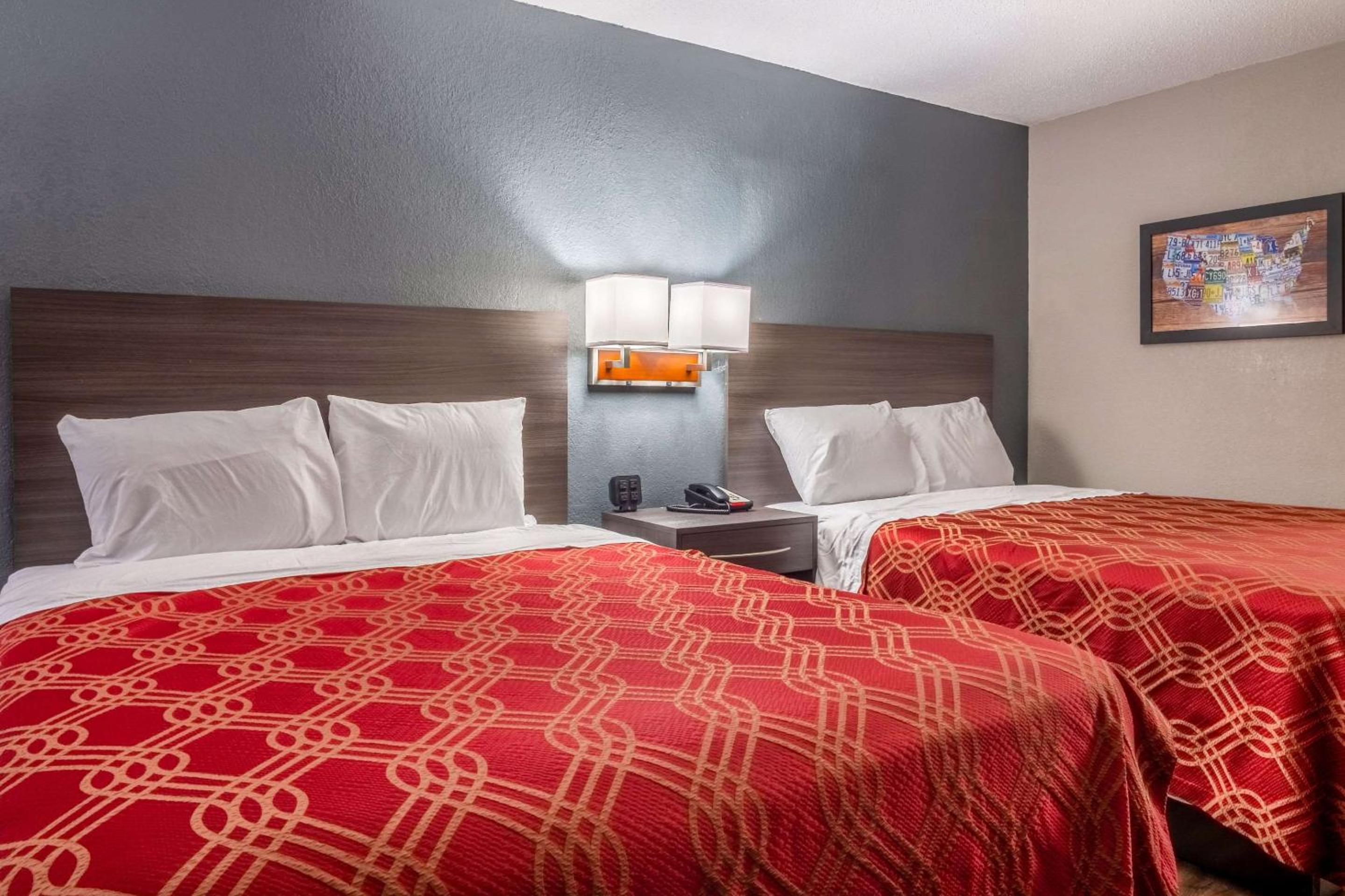 Queen Room with Two Queen Beds - Non-Smoking photo 1