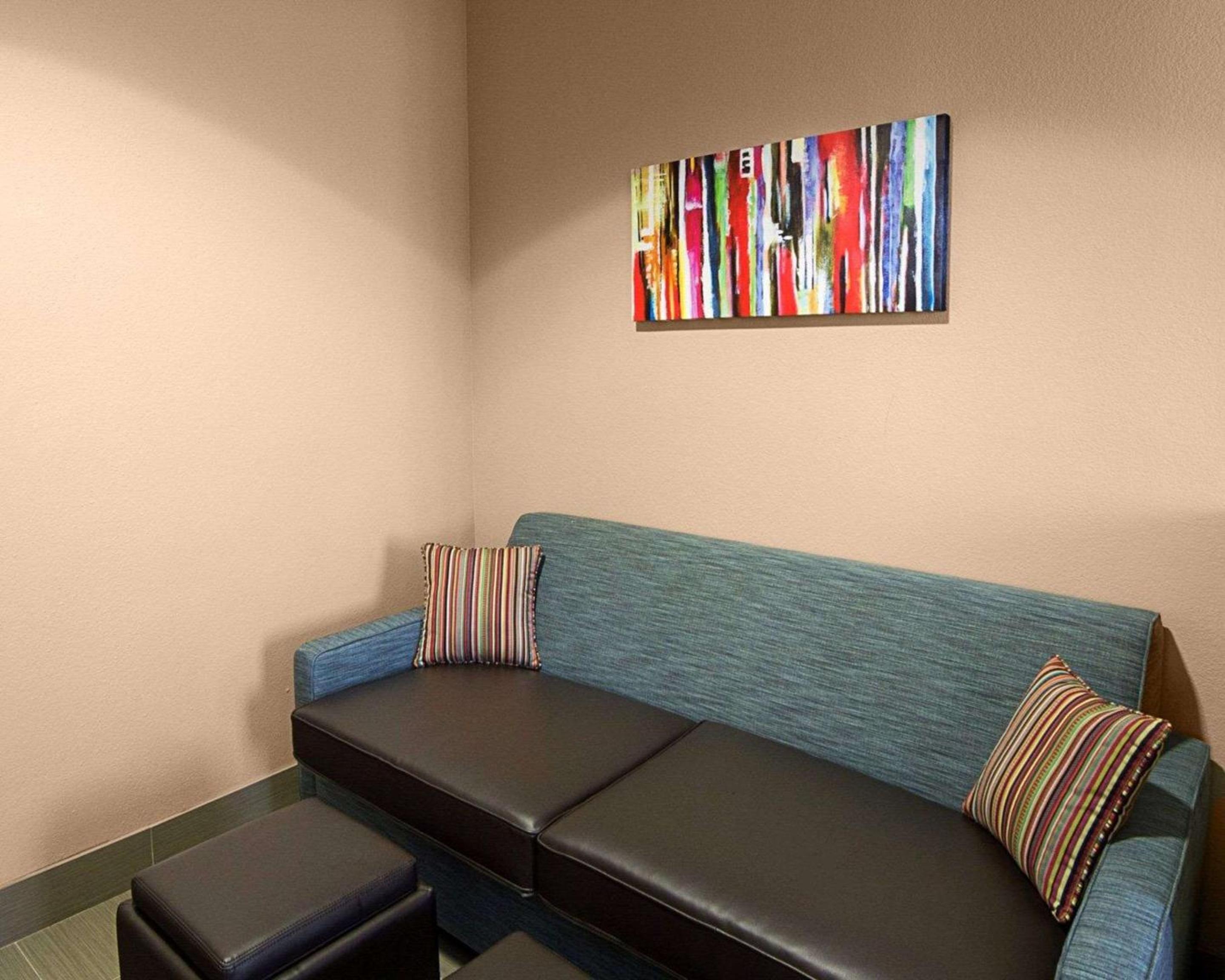 King Suite - Disability Access/Non-Smoking - Photo 8