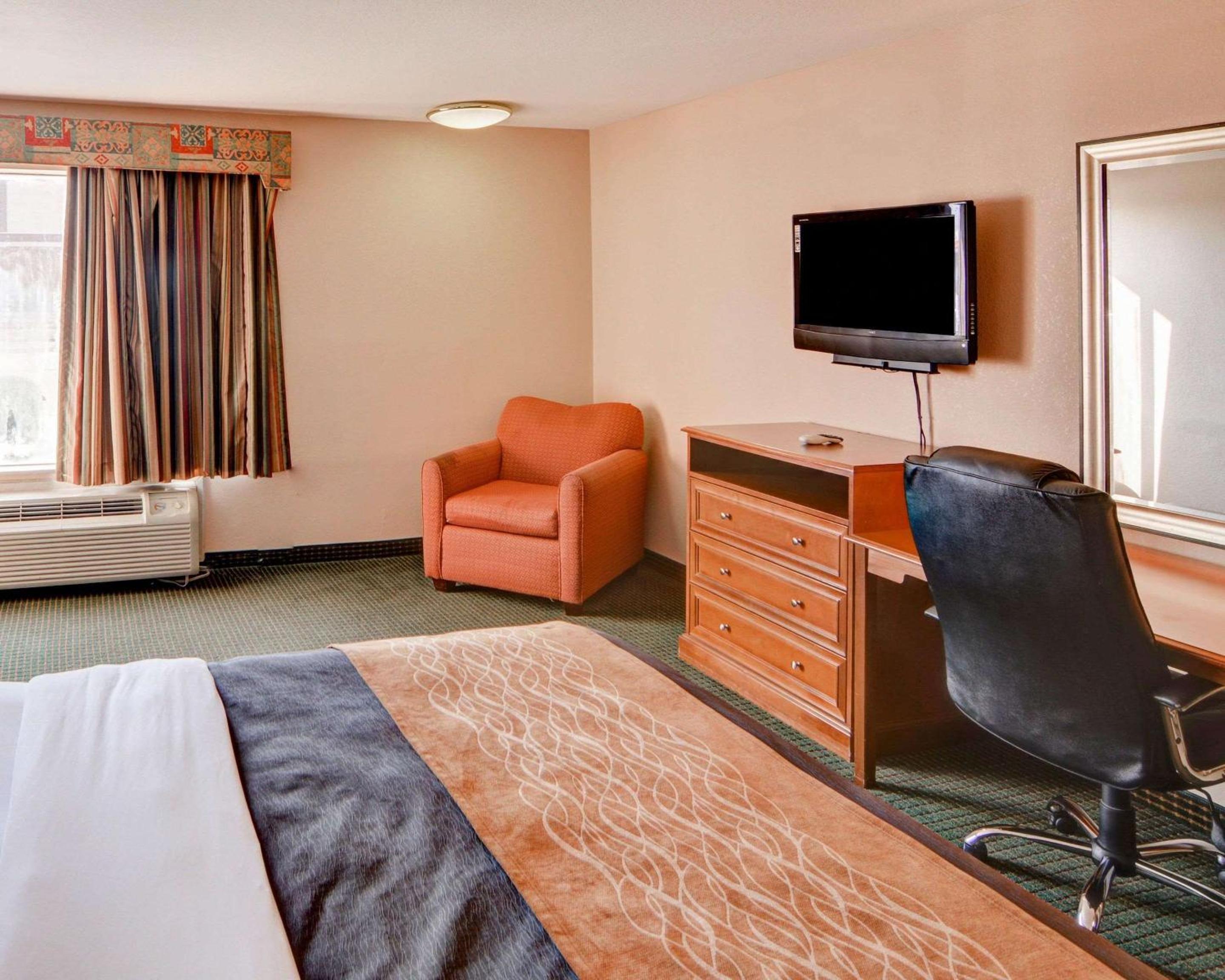 King Room - Non-Smoking - Photo 1
