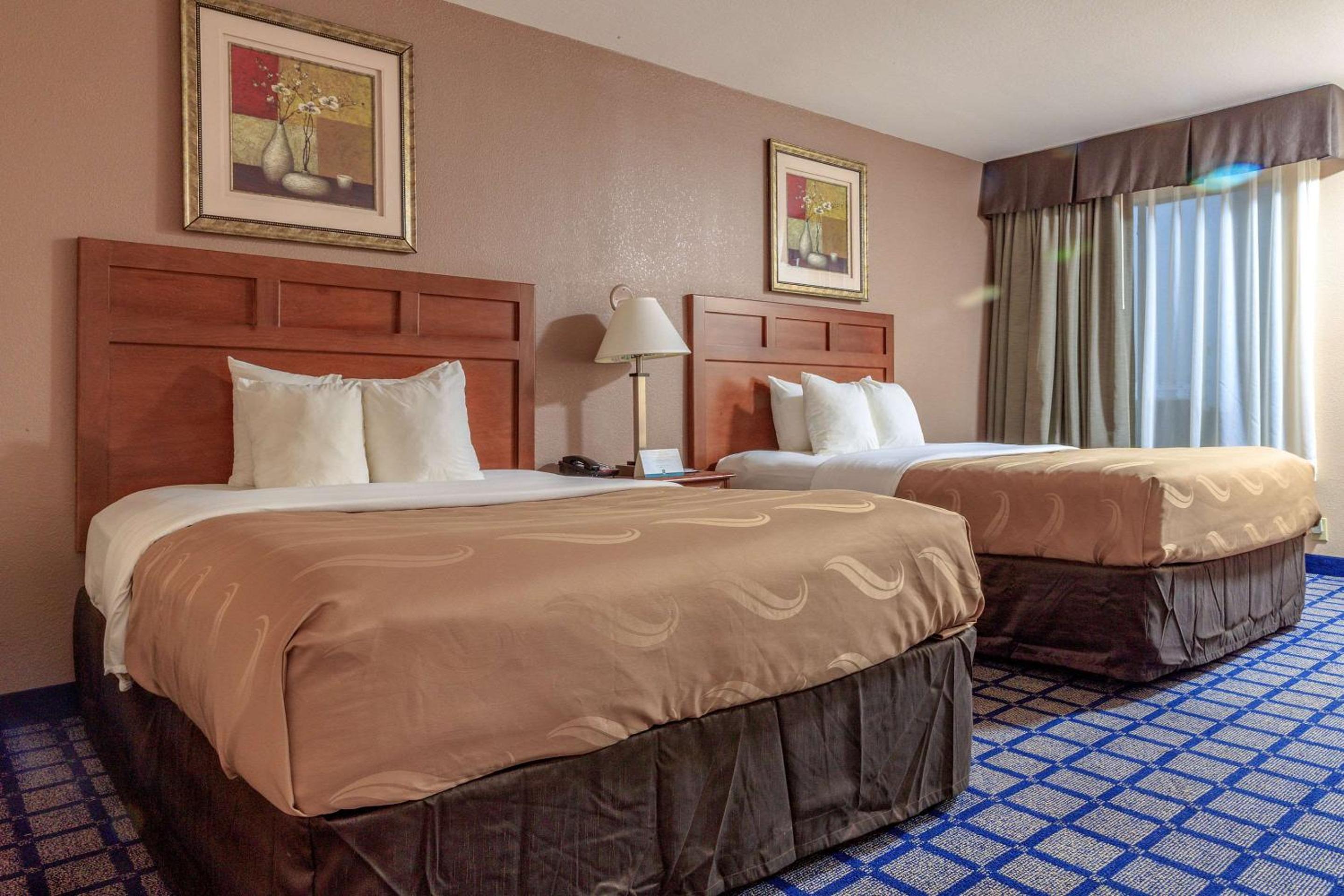 Queen Room with Two Queen Beds - Non-Smoking - Photo 1