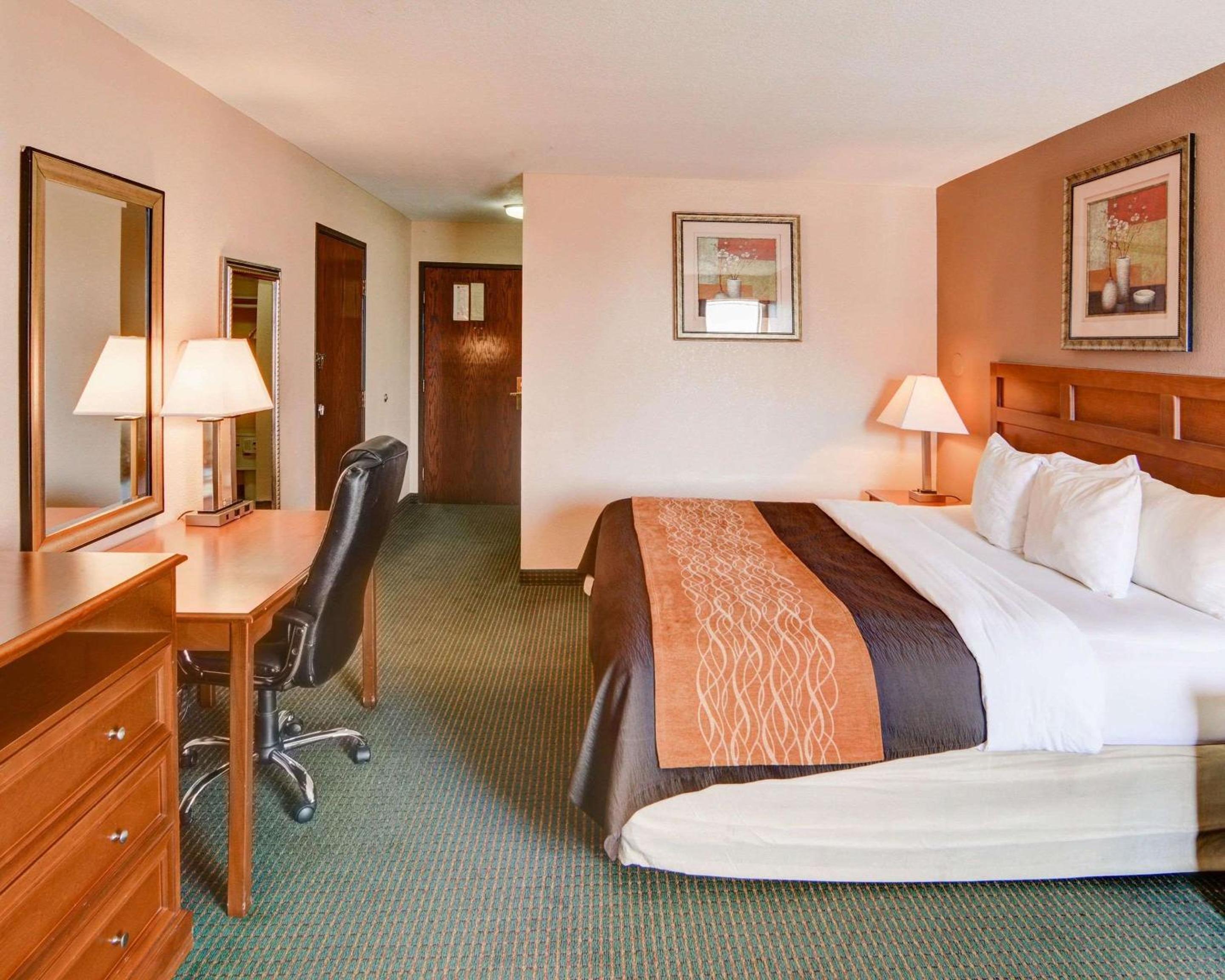 King Room - Non-Smoking - Photo 2