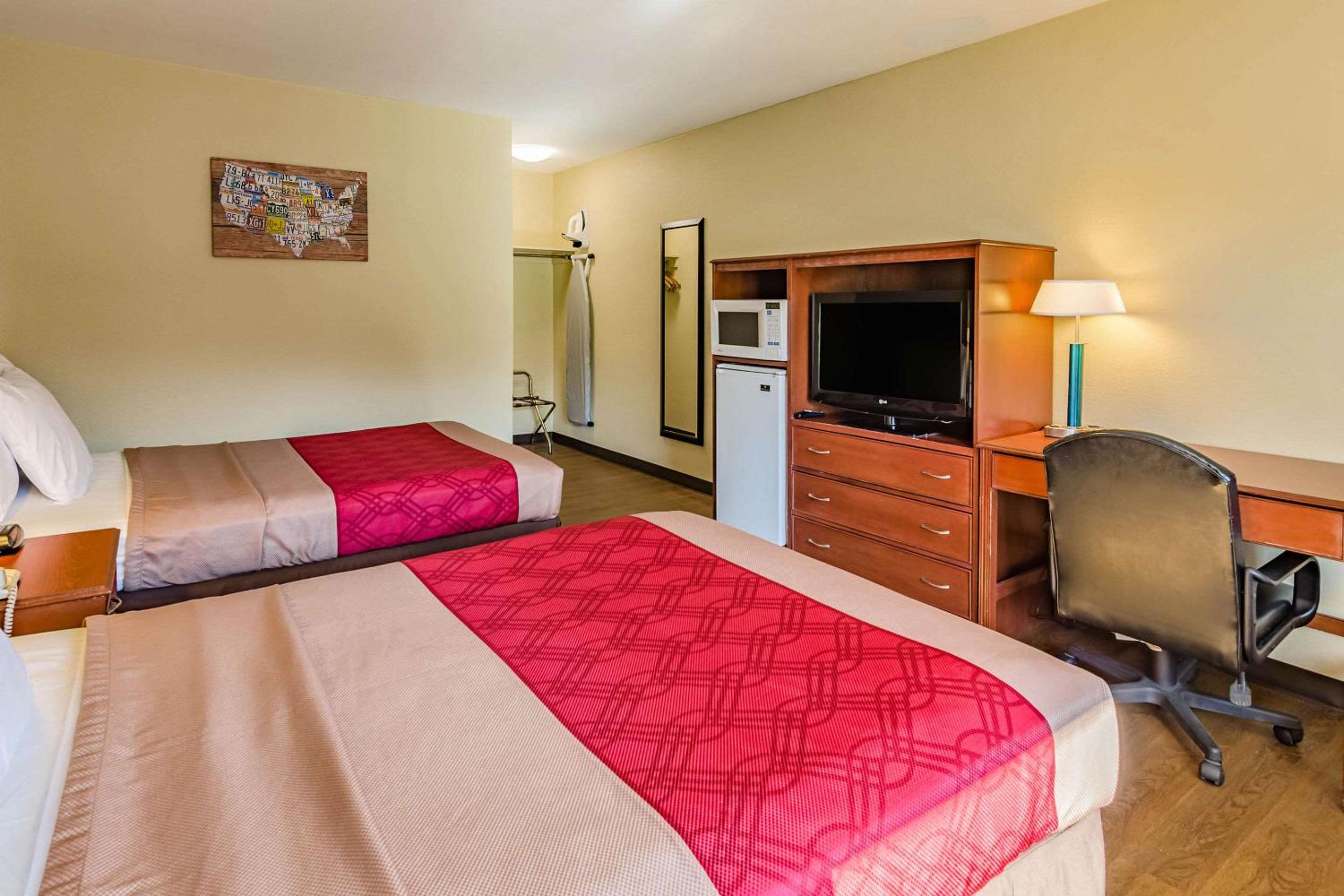 Double Room with Two Double Beds - Non-Smoking photo 2