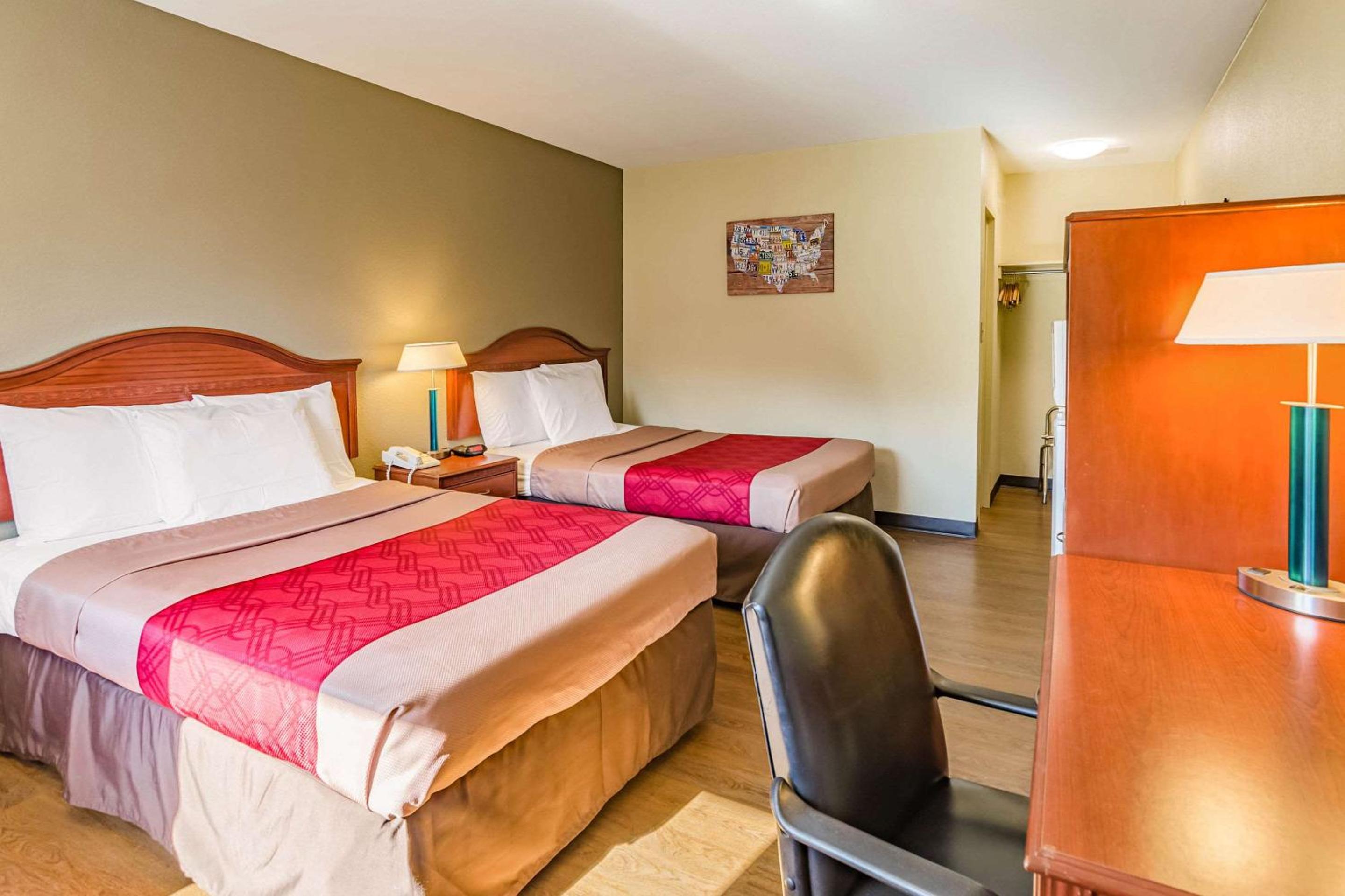 Double Room with Two Double Beds photo 2