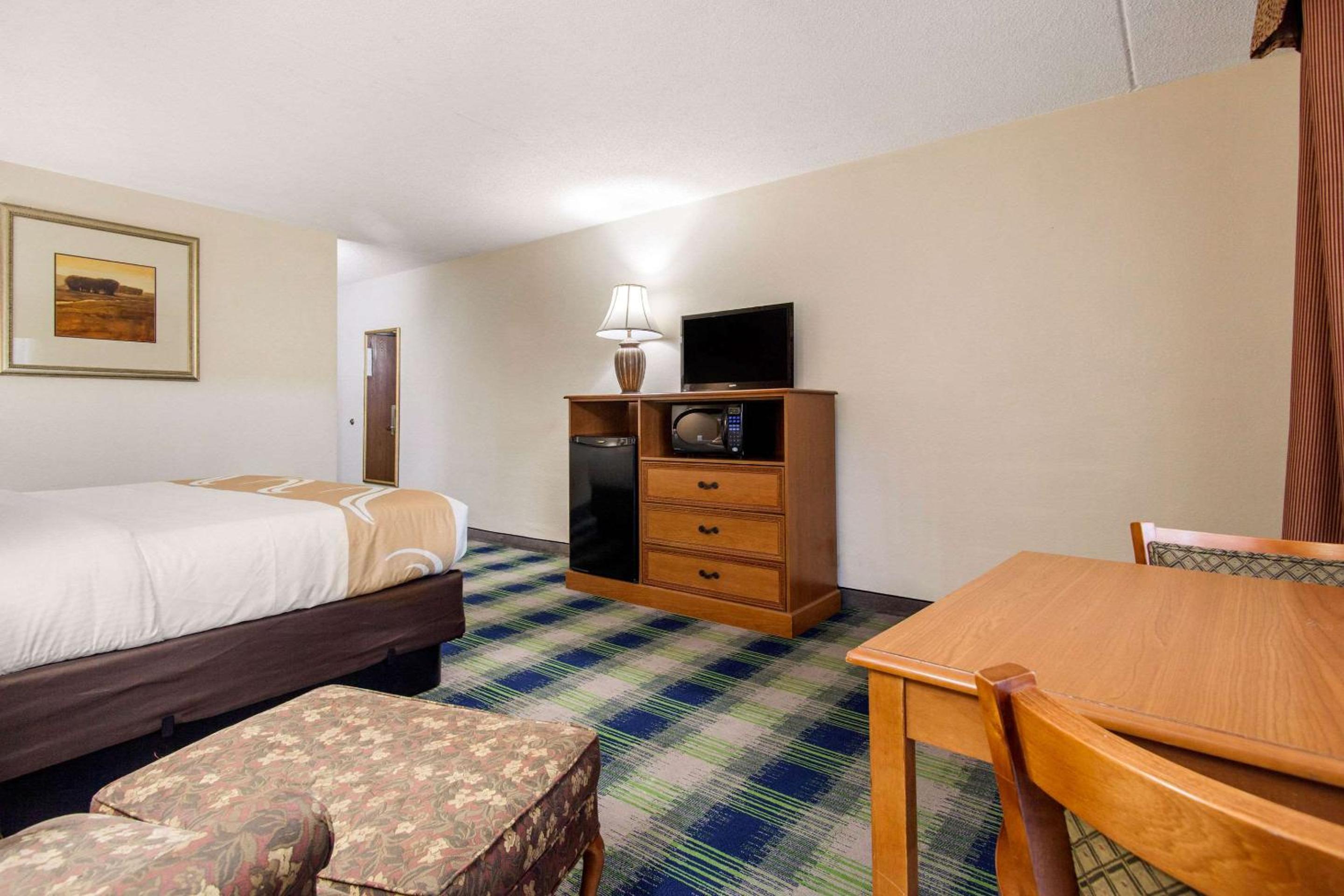 King Room - Non-Smoking - Photo 1