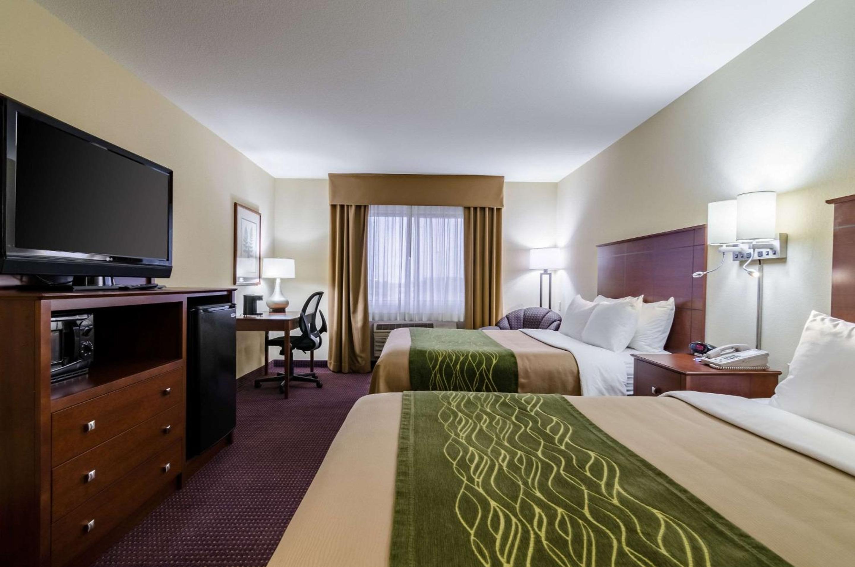 Queen Room with Two Queen Beds - Non-Smoking - Photo 1