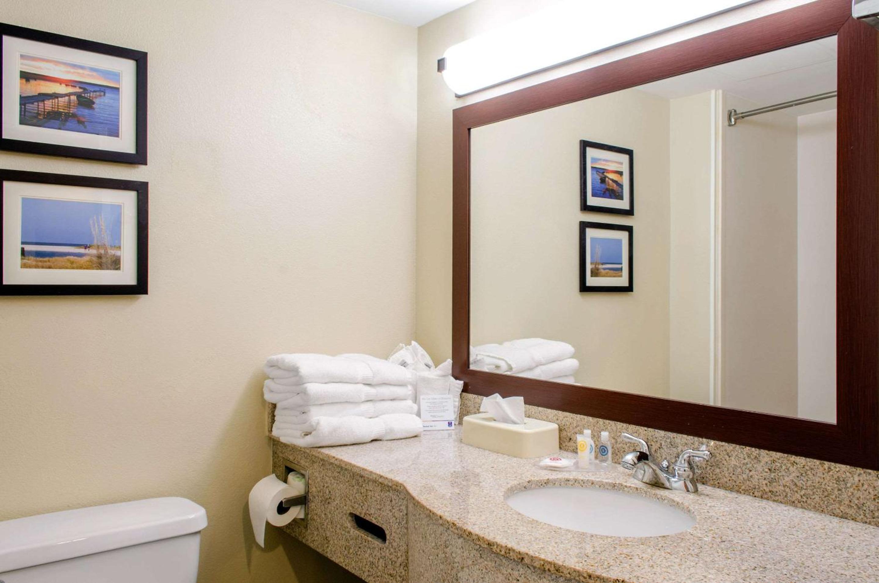 Standard King Suite - Non-Smoking - Photo 3