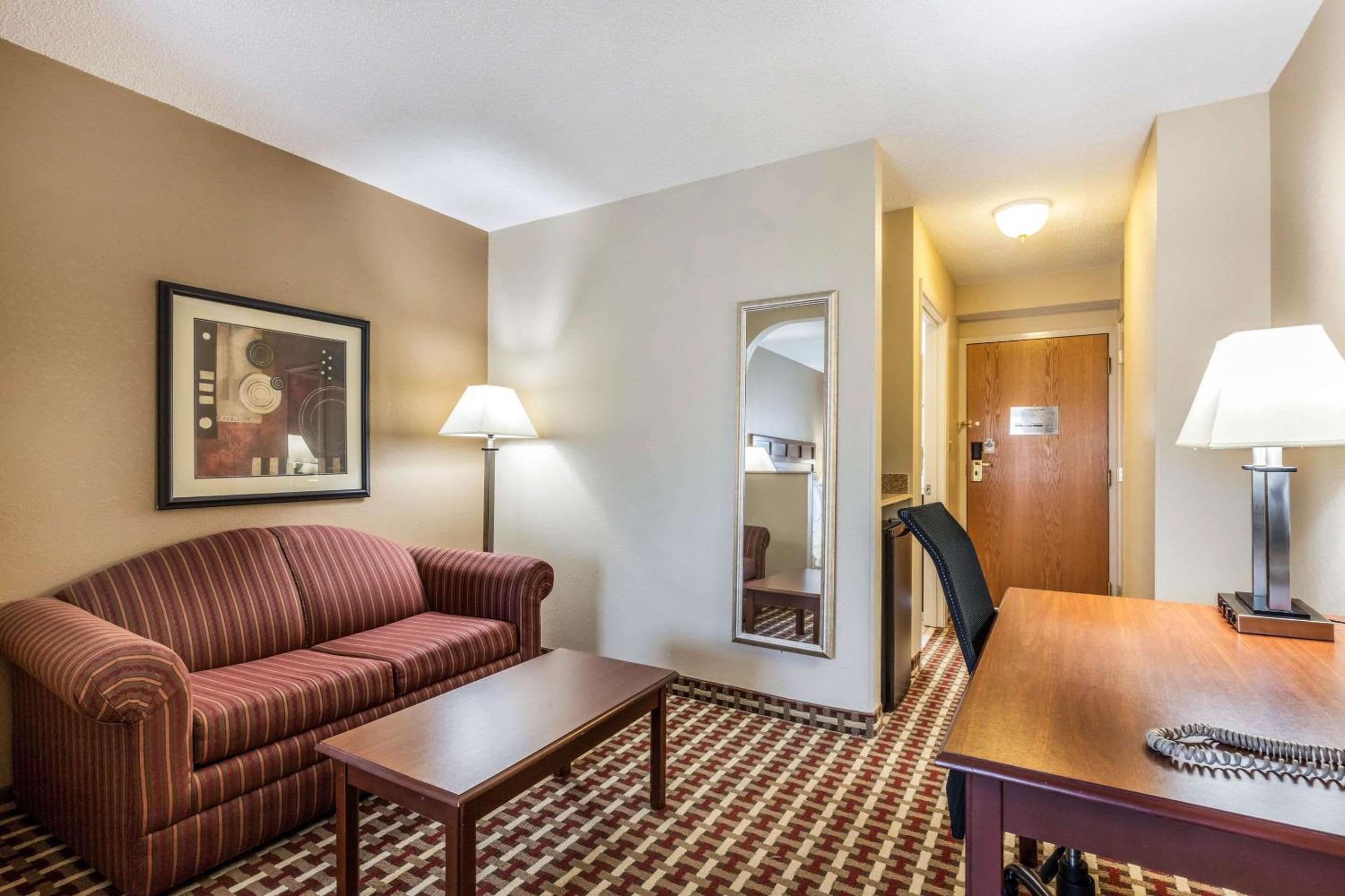 King Suite - Photo 2