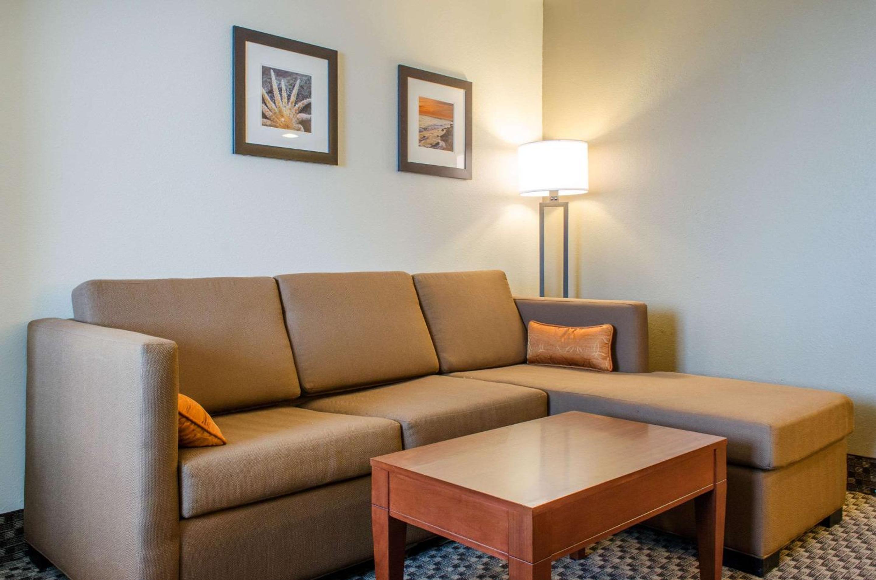 Standard King Suite - Non-Smoking - Photo 6