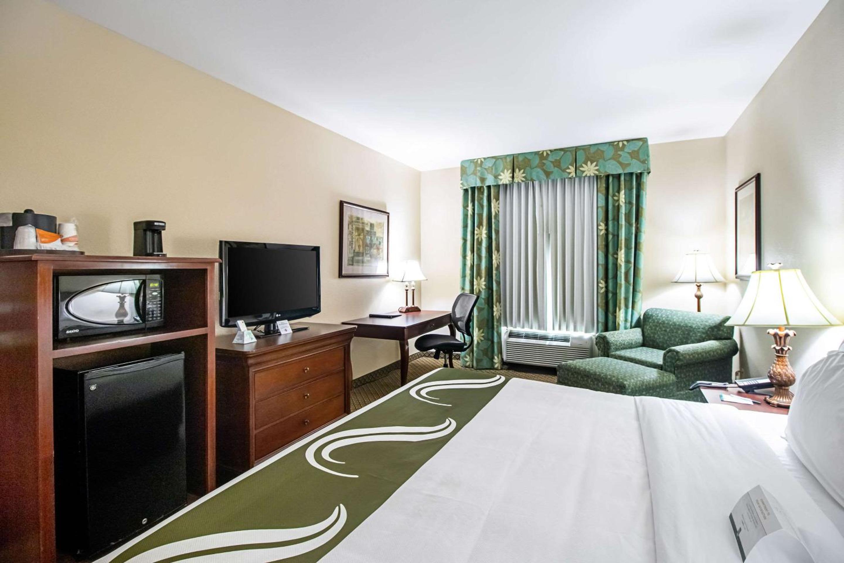 King Room - Non-Smoking photo 1