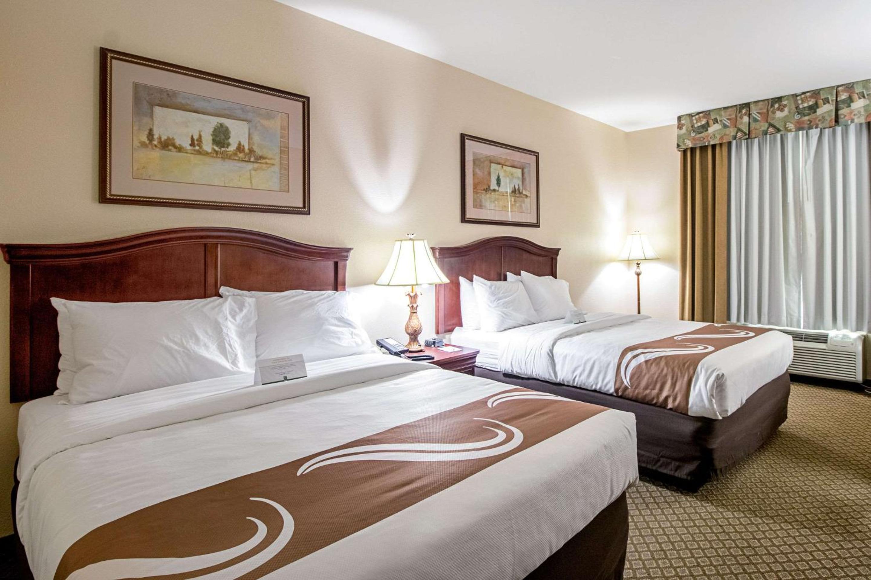 Queen Room with Two Queen Beds - Non-Smoking photo 1