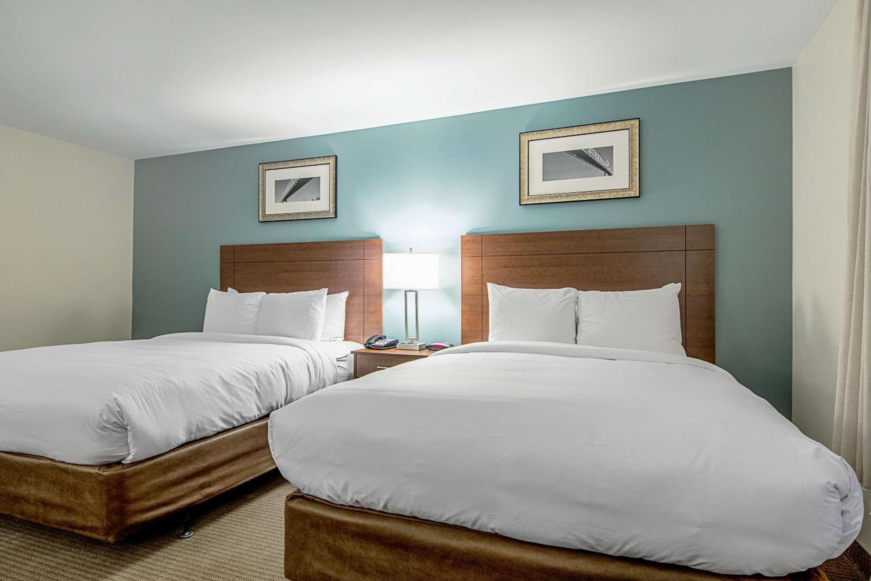 Suite with Two Queen Beds - Accessible/Non-Smoking photo 3