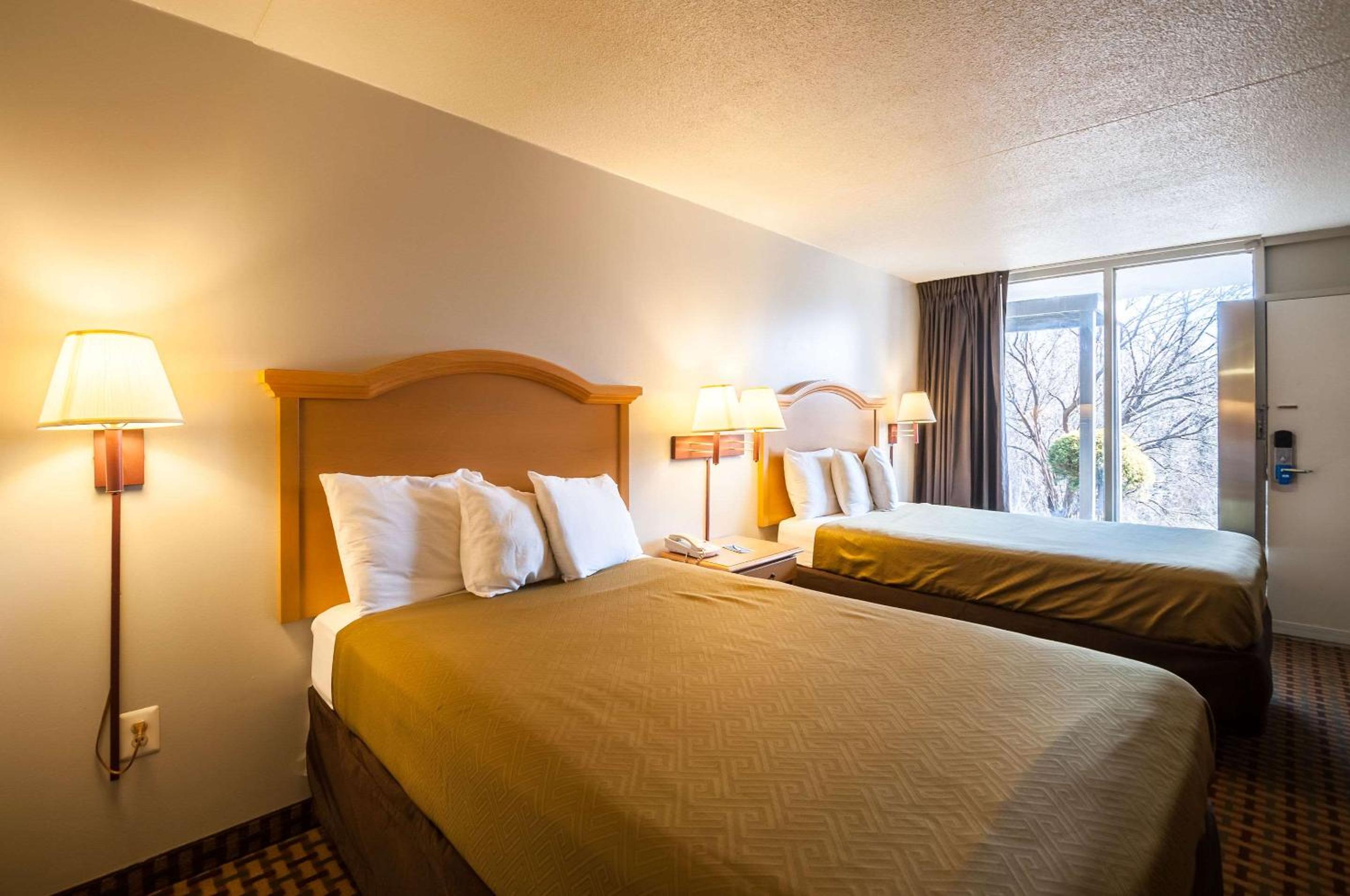 Double Room with Two Double Beds - Smoking - Photo 4