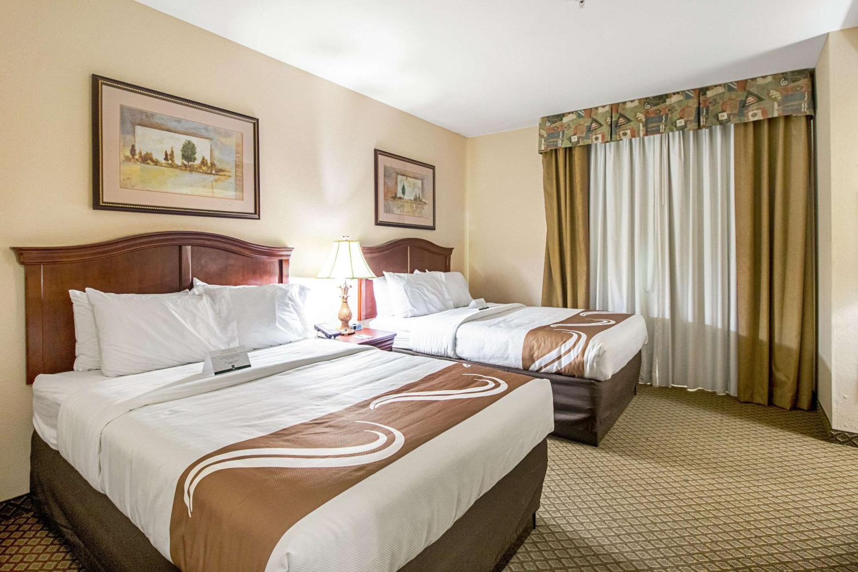 Queen Suite with Two Queen Beds and Sofa Bed - Non-Smoking photo 2