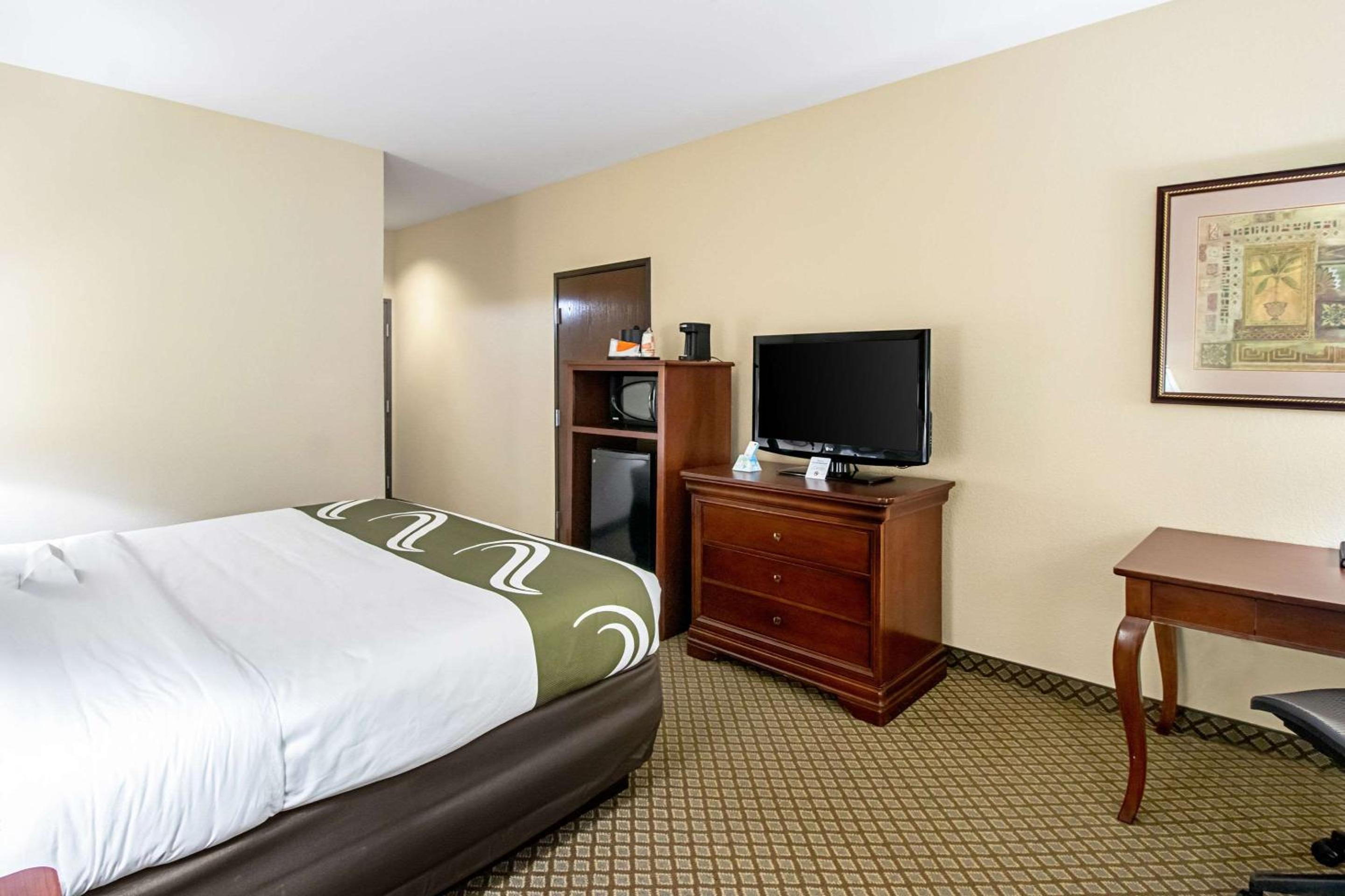 King Room - Non-Smoking photo 2