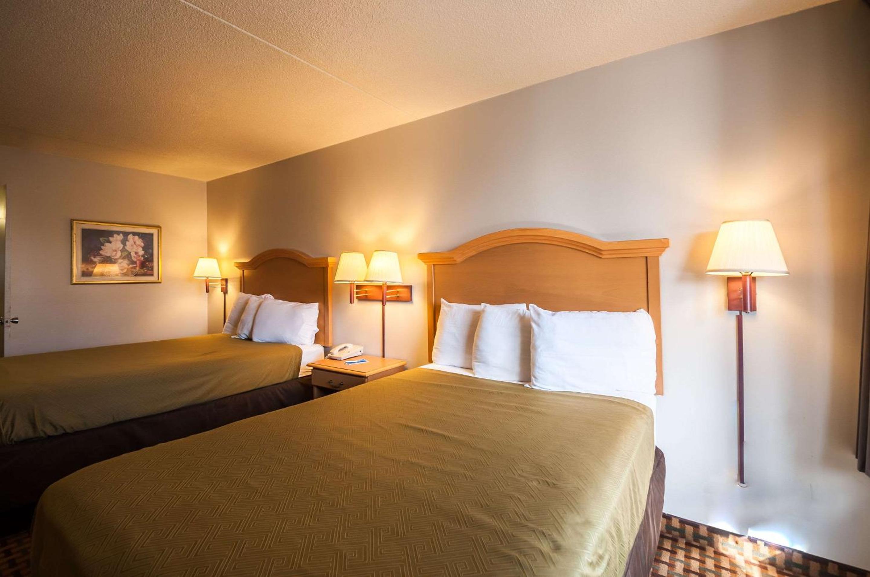 Double Room with Two Double Beds - Smoking - Photo 2