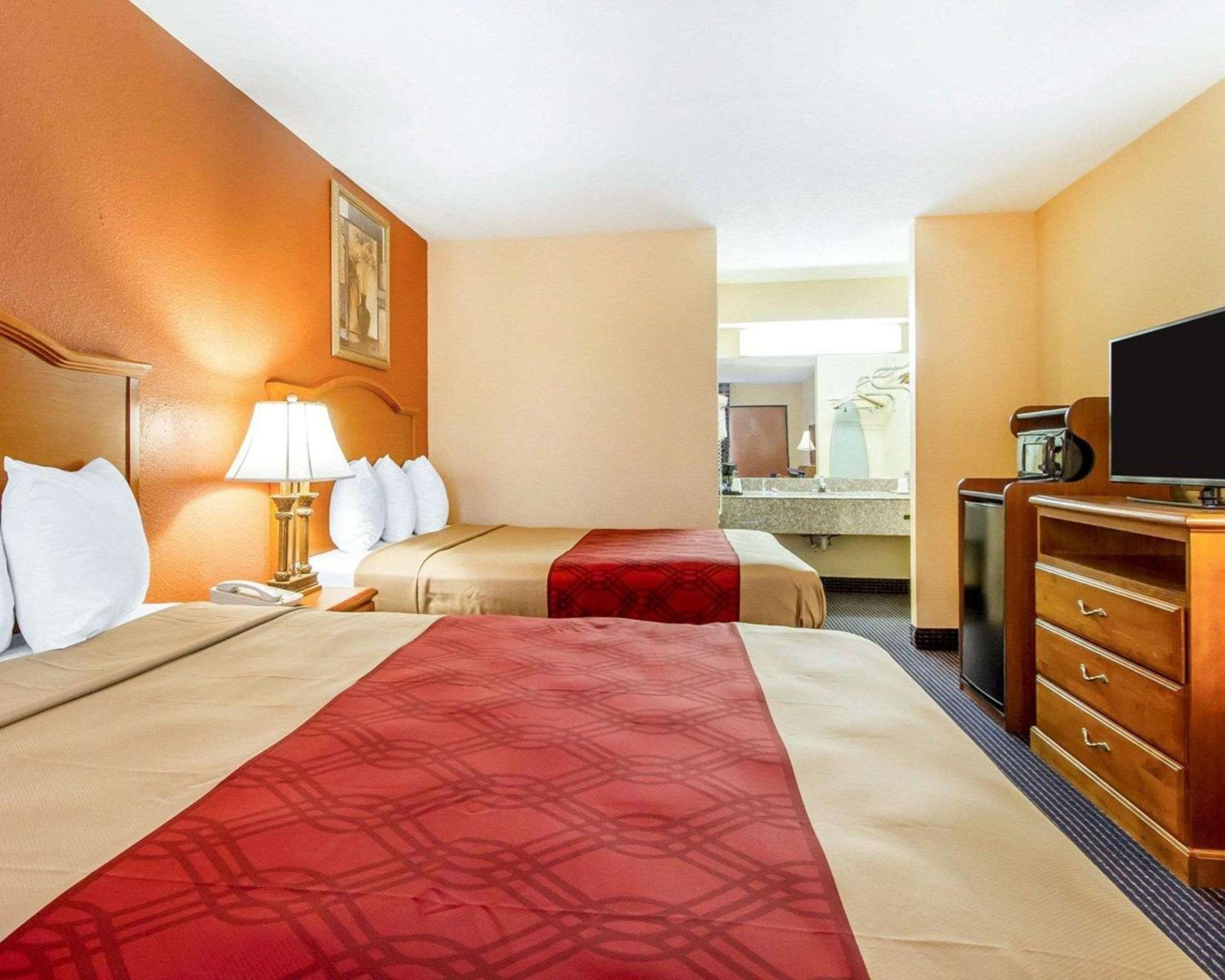 Queen Room with Two Queen Beds - Smoking - Photo 1