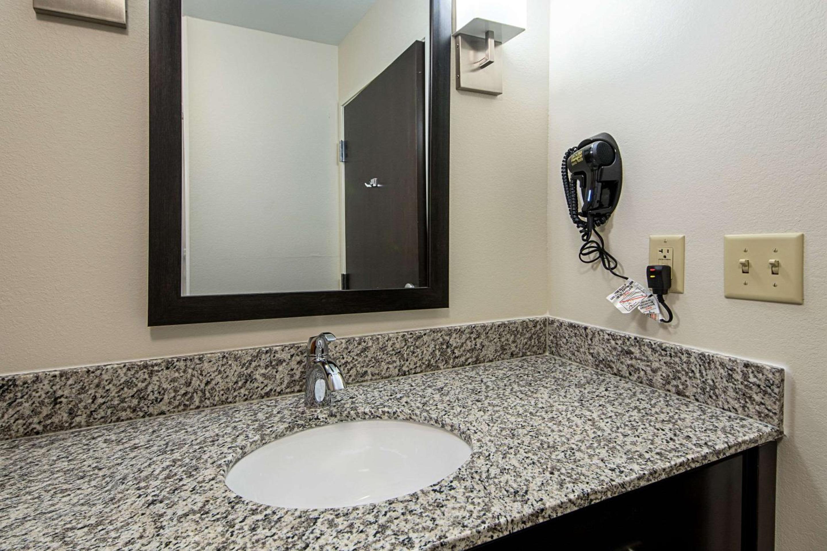 King Room - Accessible/Non-Smoking photo 3