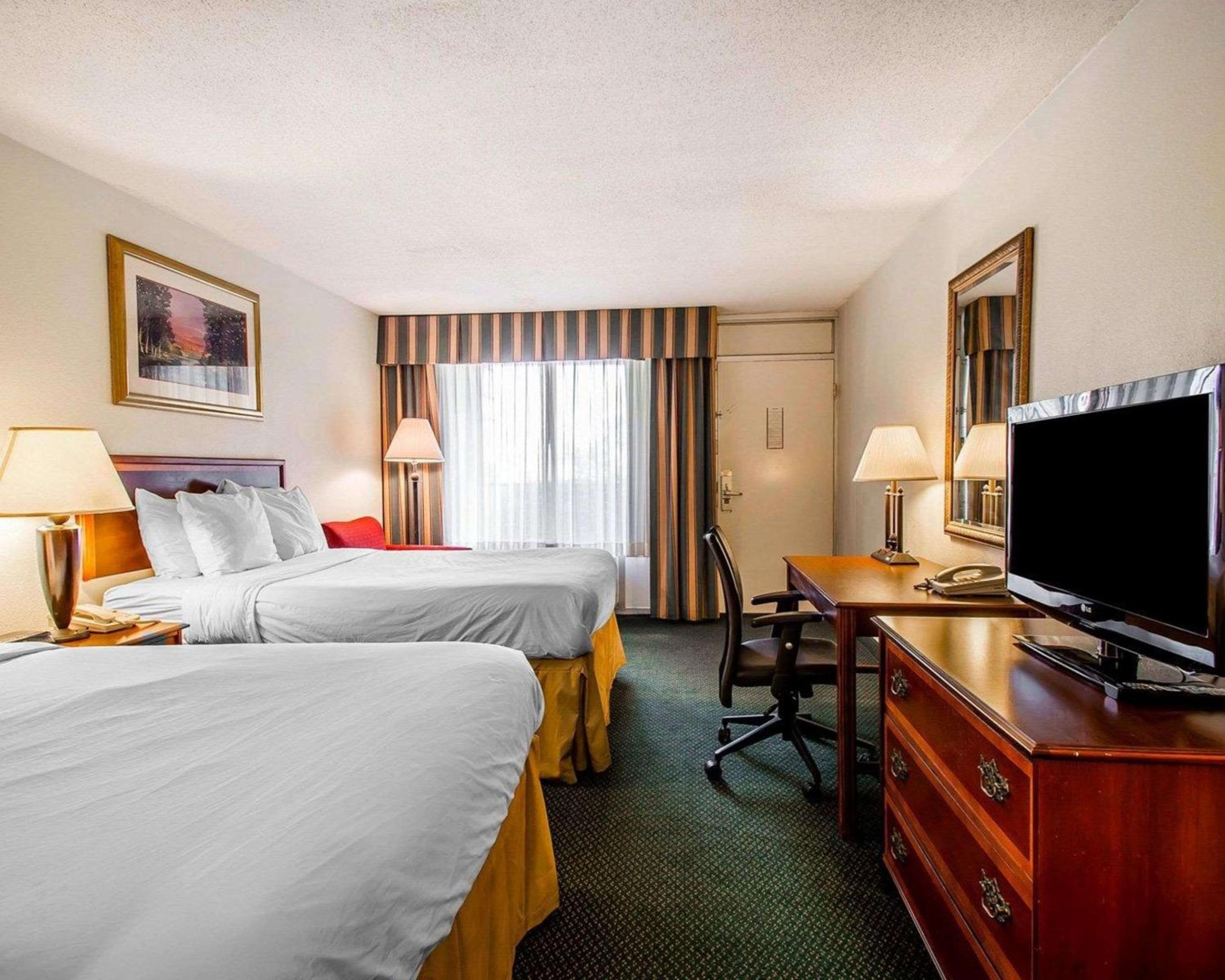 Double Room with Two Double Beds - Non-Smoking - Photo 2