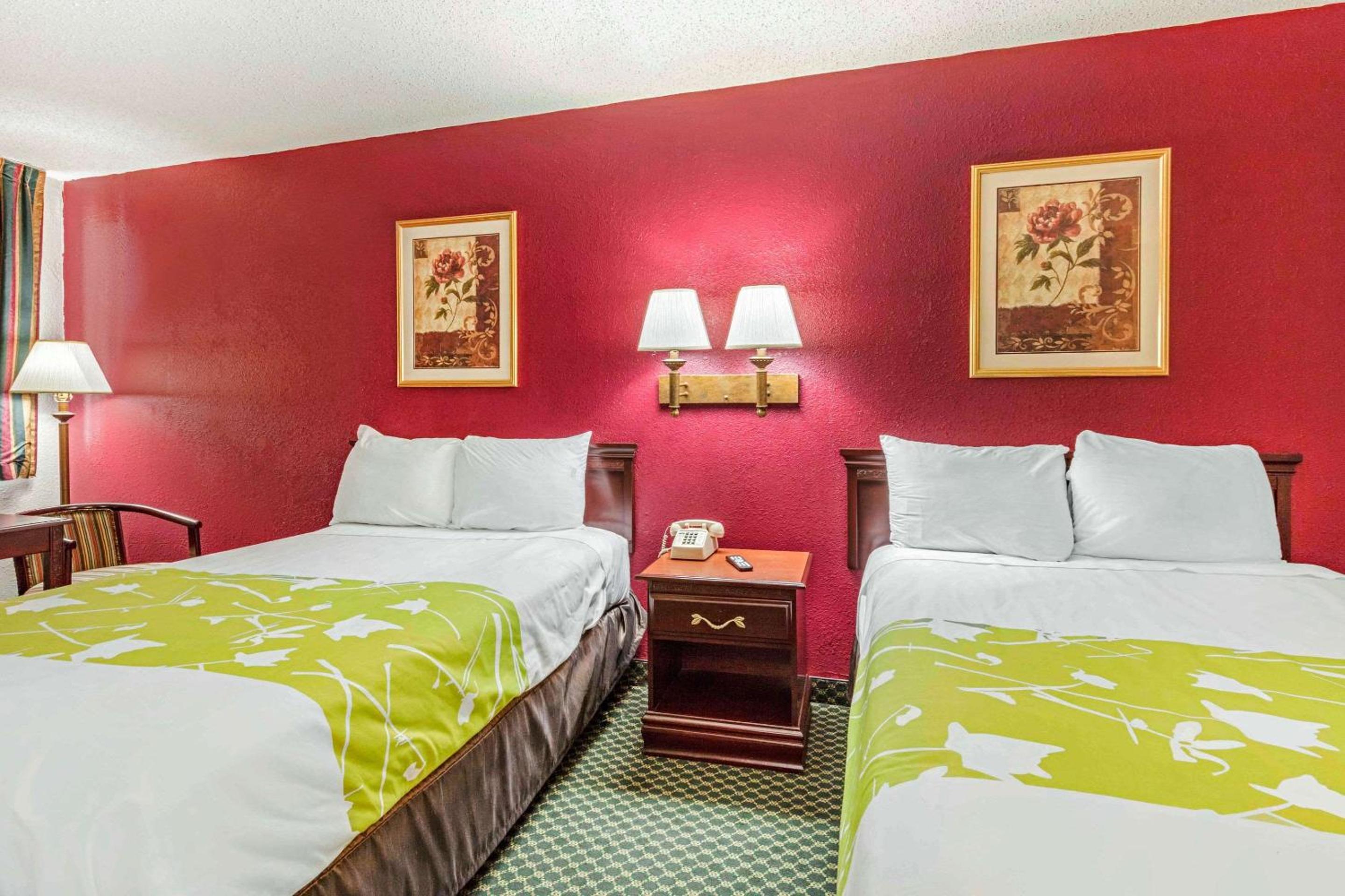 Double Room with Two Double Beds - Accessible/Non-Smoking photo 1