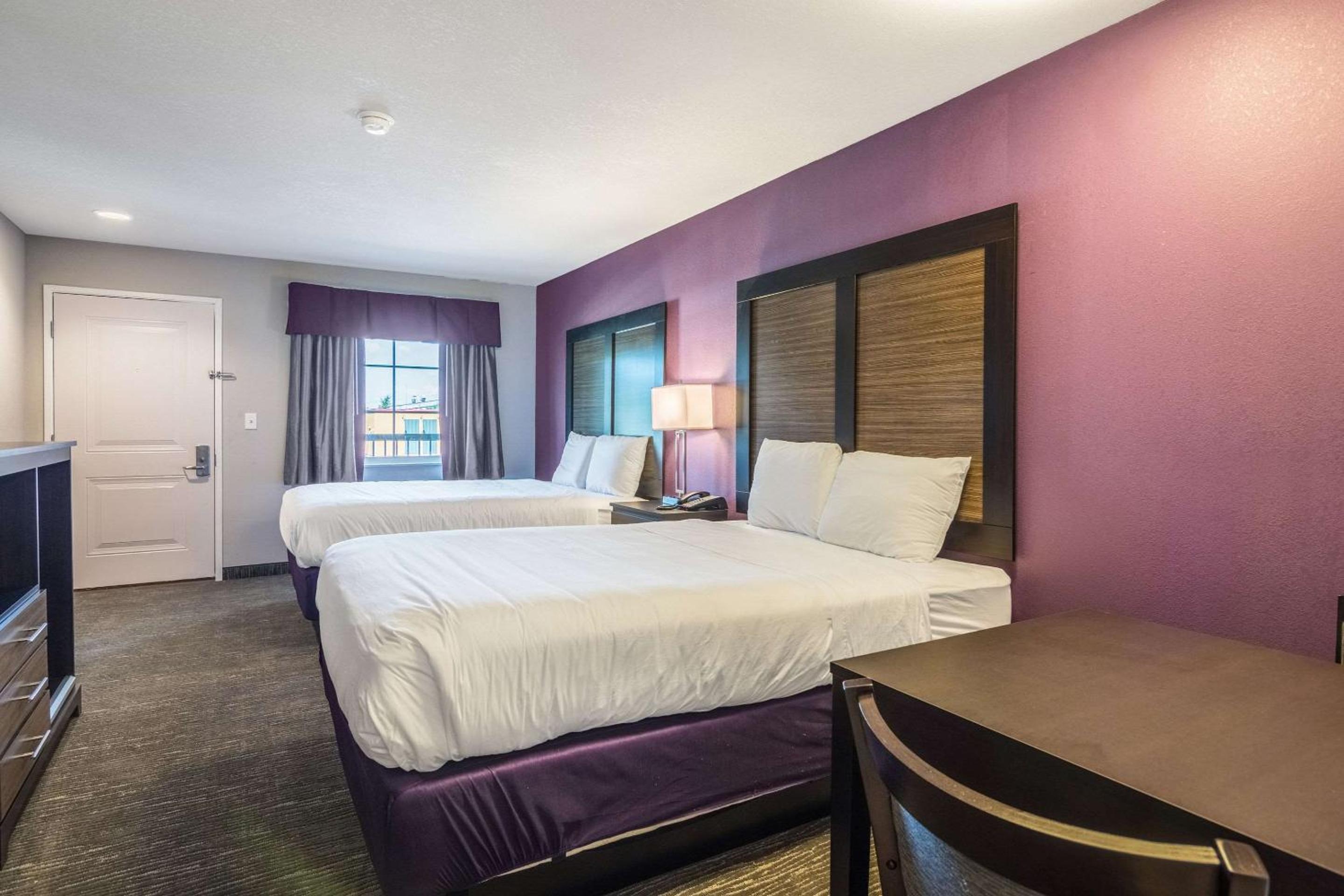Queen Room with Two Queen Beds - Smoking photo 2