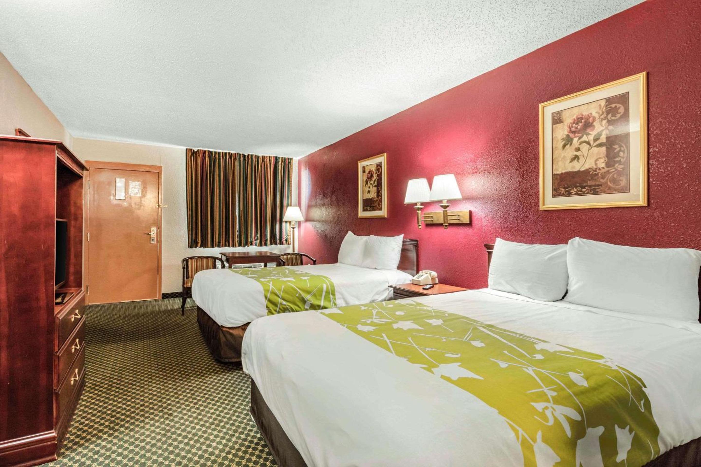 Double Room with Two Double Beds - Accessible/Non-Smoking photo 2