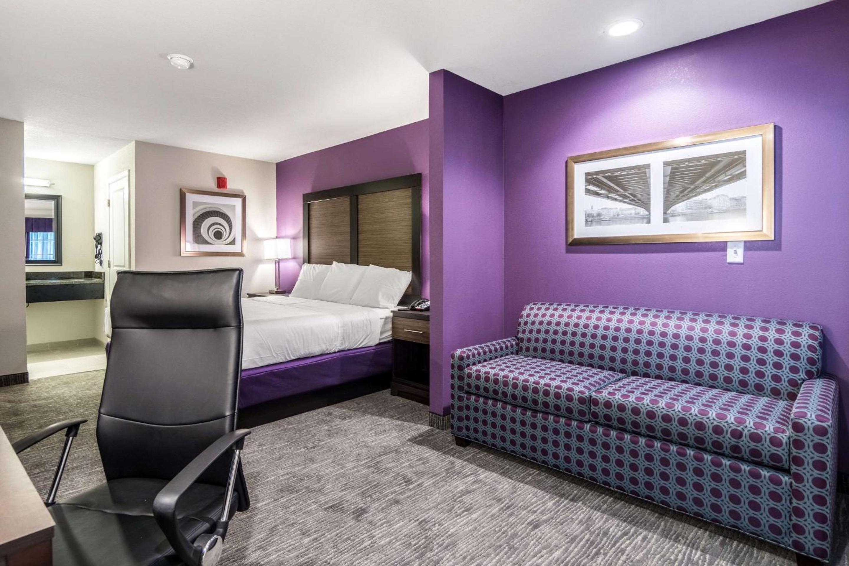 King Room - Non-Smoking photo 2