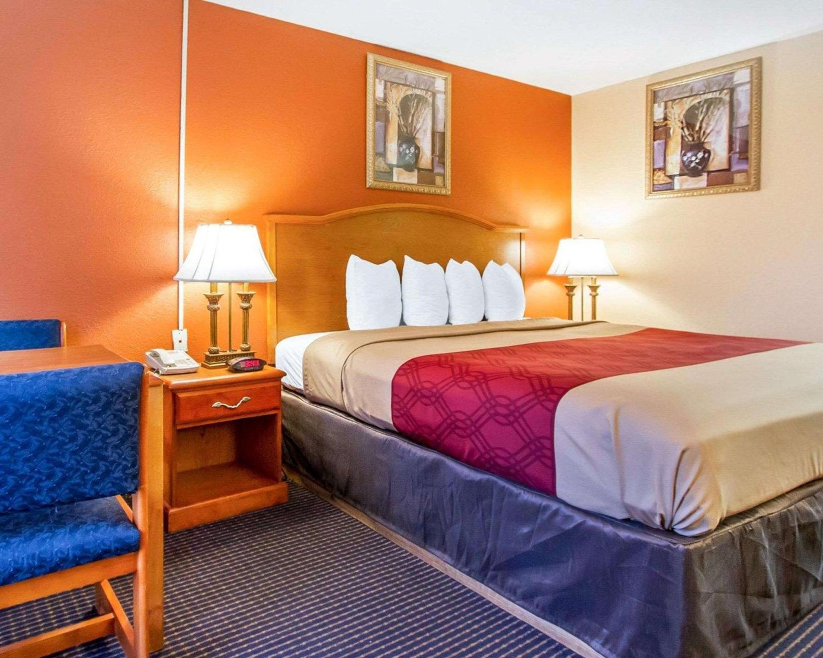 King Room - Non-Smoking - Photo 1