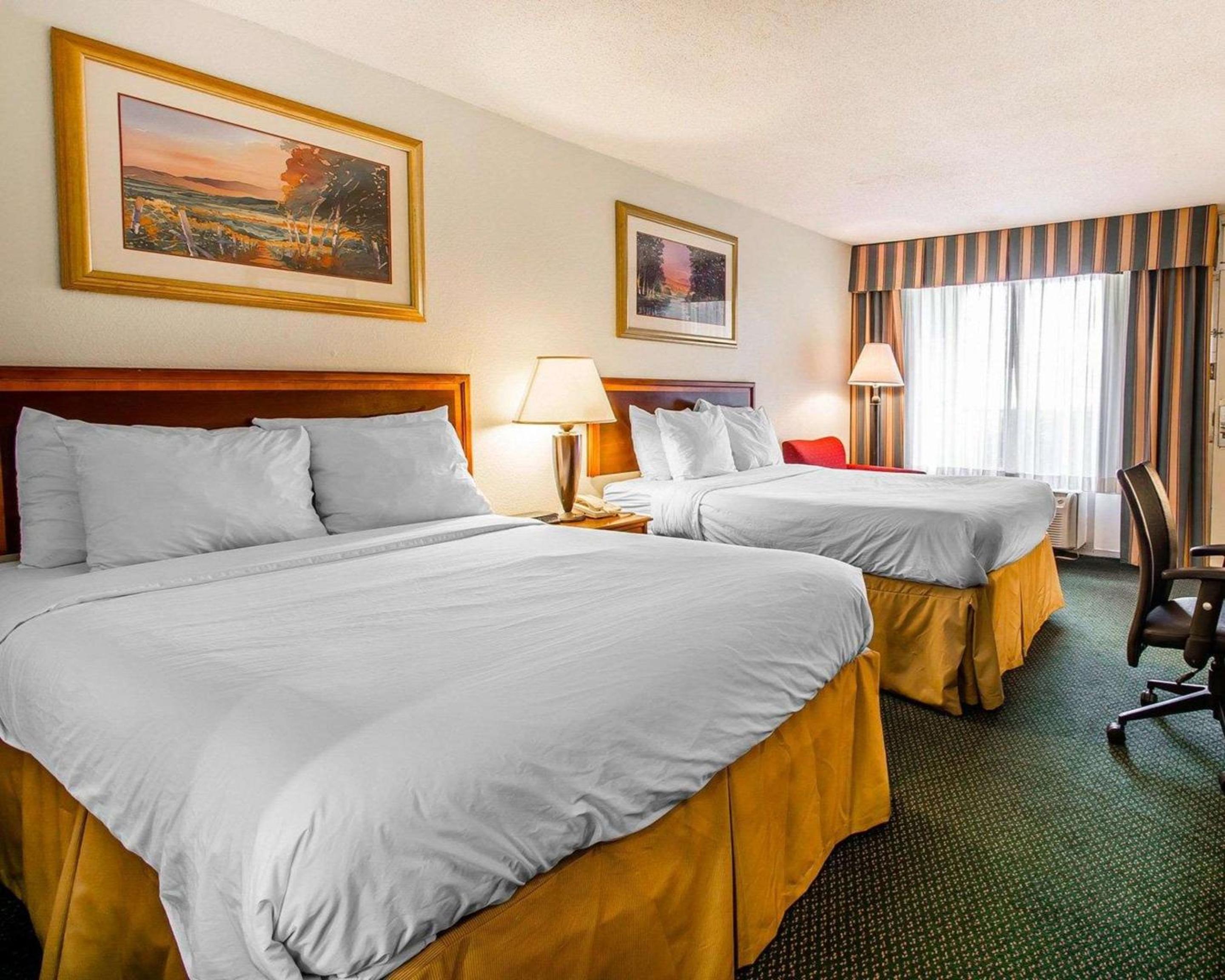 Double Room with Two Double Beds - Non-Smoking - Photo 3