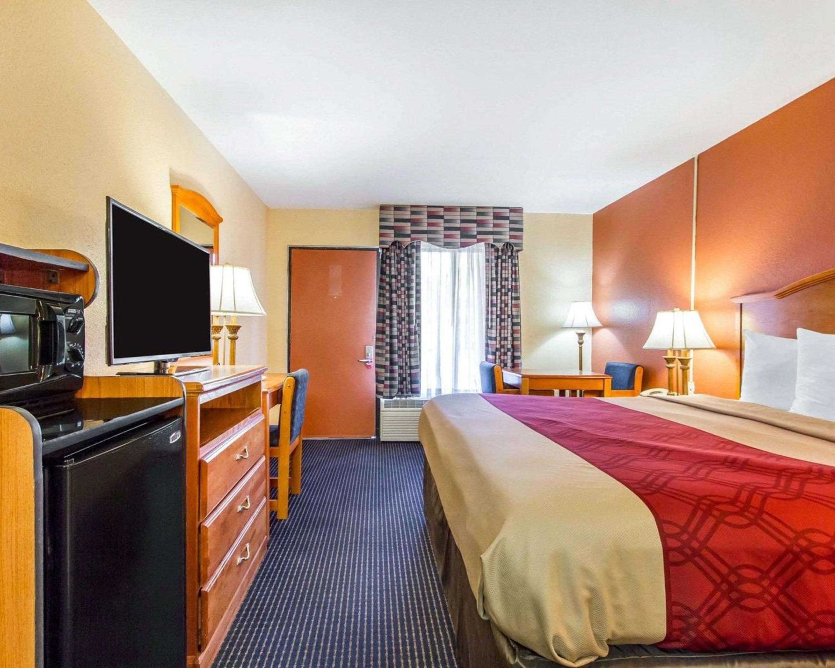 King Room - Non-Smoking - Photo 5