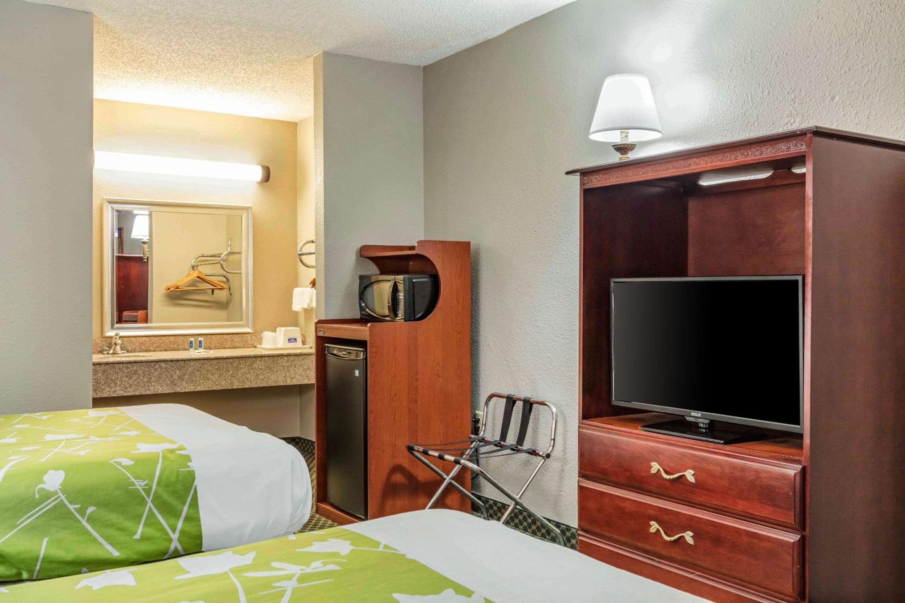 Double Room with Two Double Beds - Non-Smoking photo 2