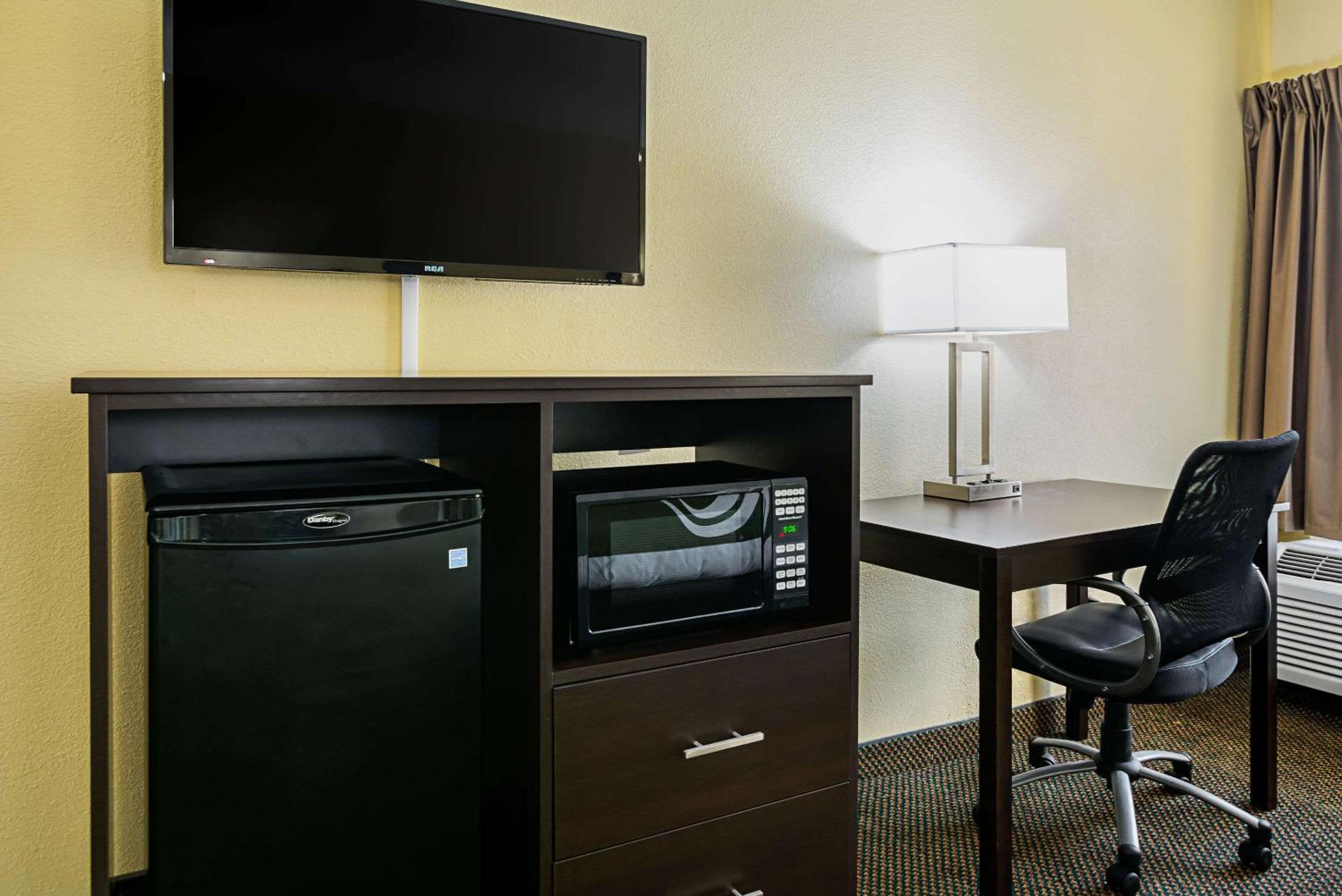 King Room - Non-Smoking - Photo 1