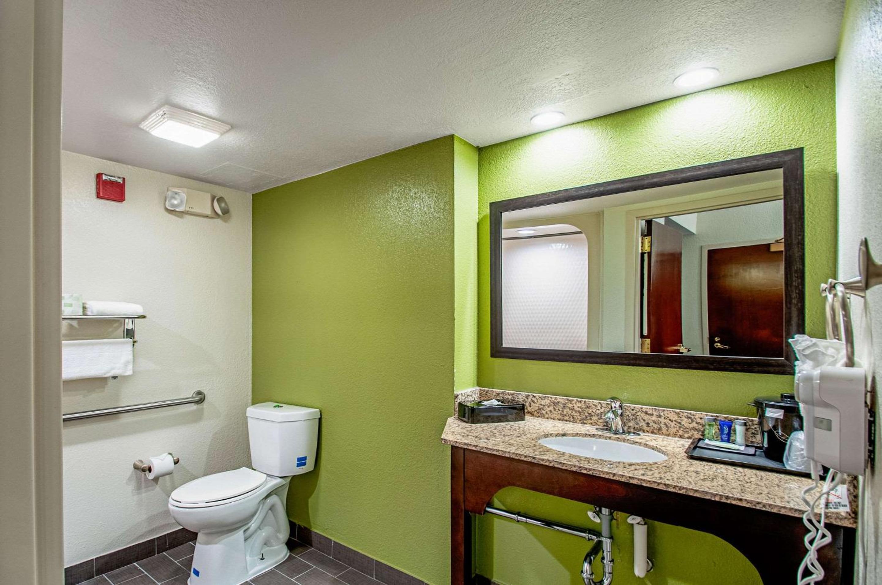 Queen Room - Disability Access/Non-Smoking - Photo 3