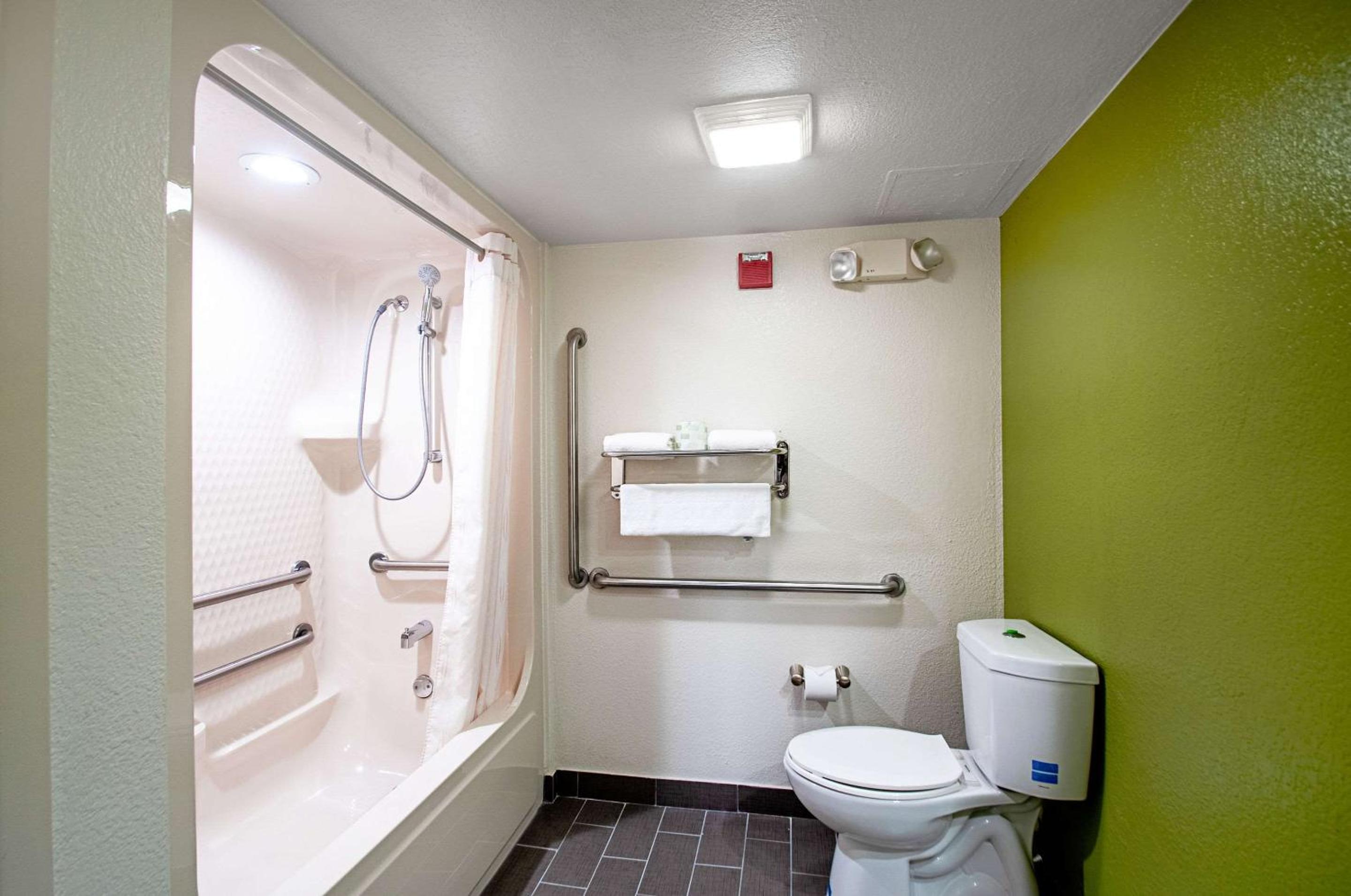 Queen Room - Disability Access/Non-Smoking - Photo 2