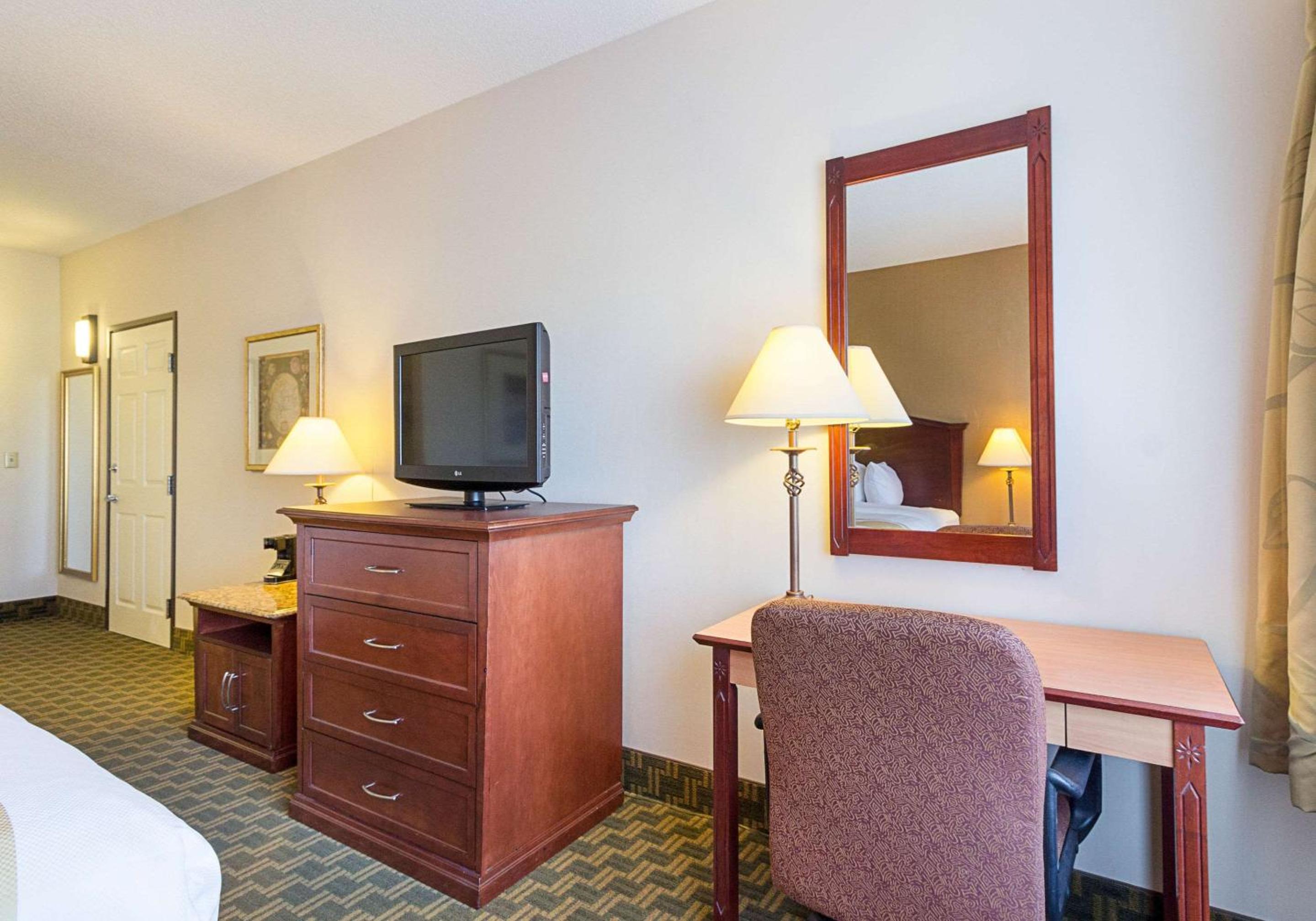 King Room - Accessible/Non-Smoking photo 1