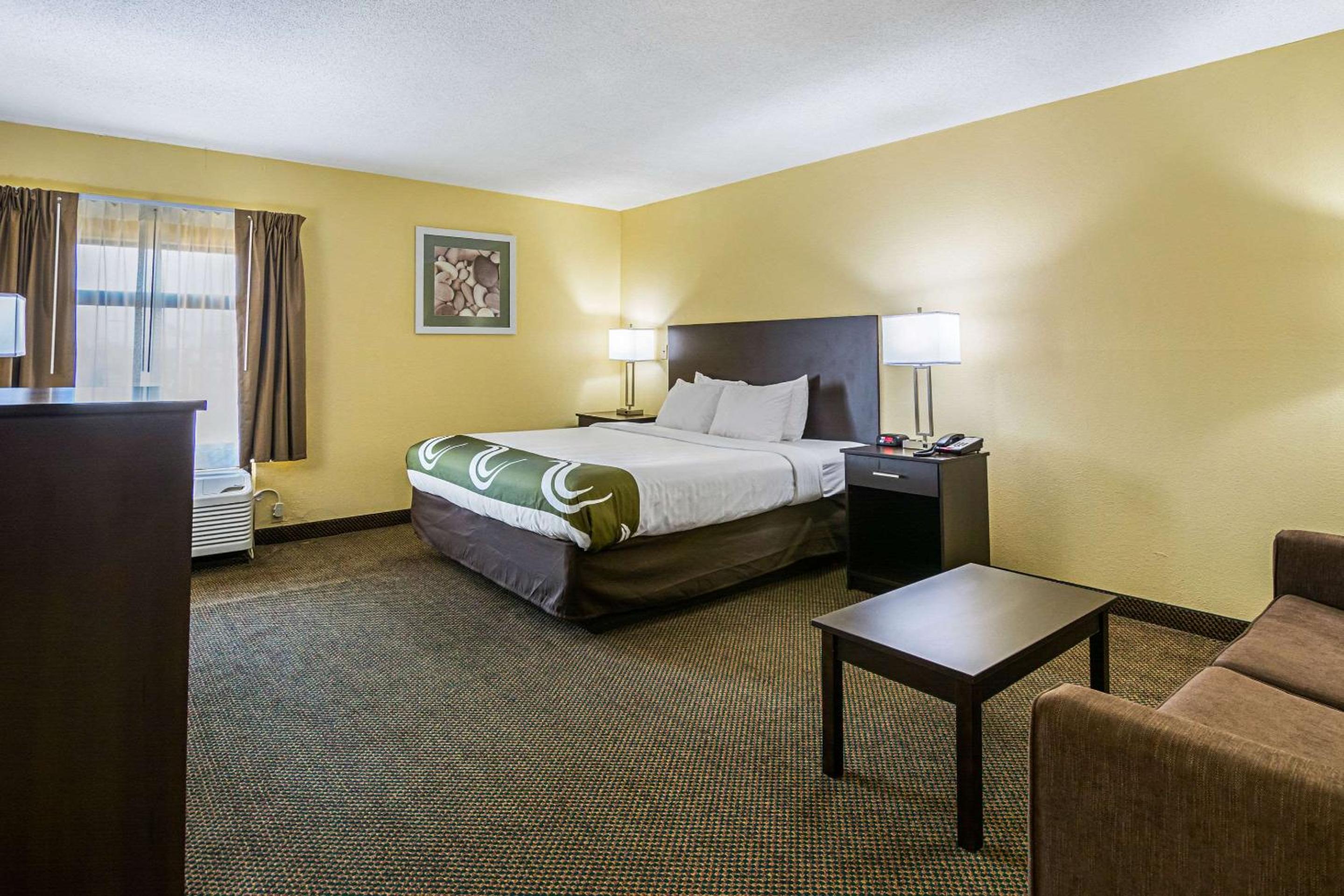 King Room - Non-Smoking - Photo 3