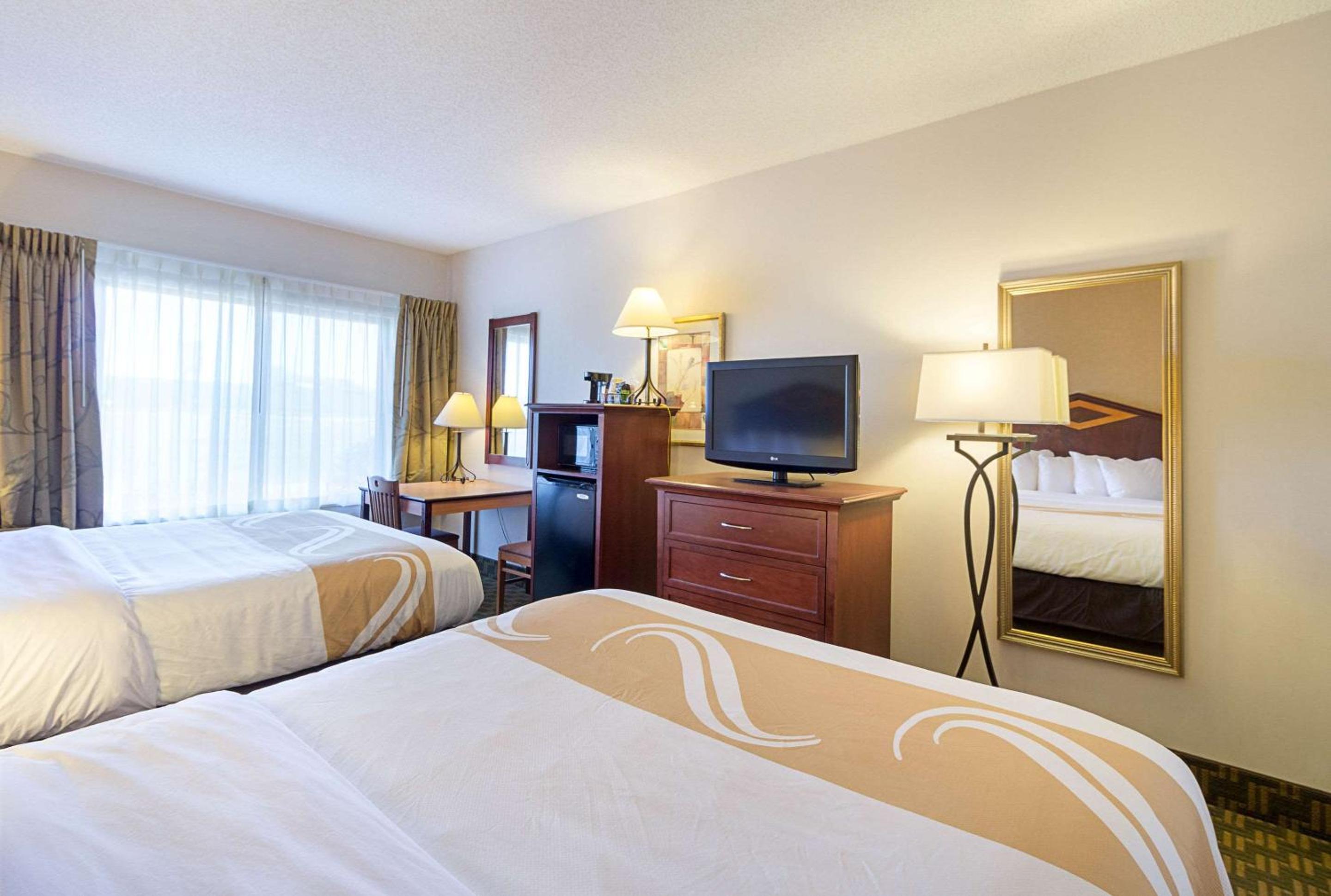 Queen Room with Two Queen Beds - Non-Smoking /Ground Floor photo 1