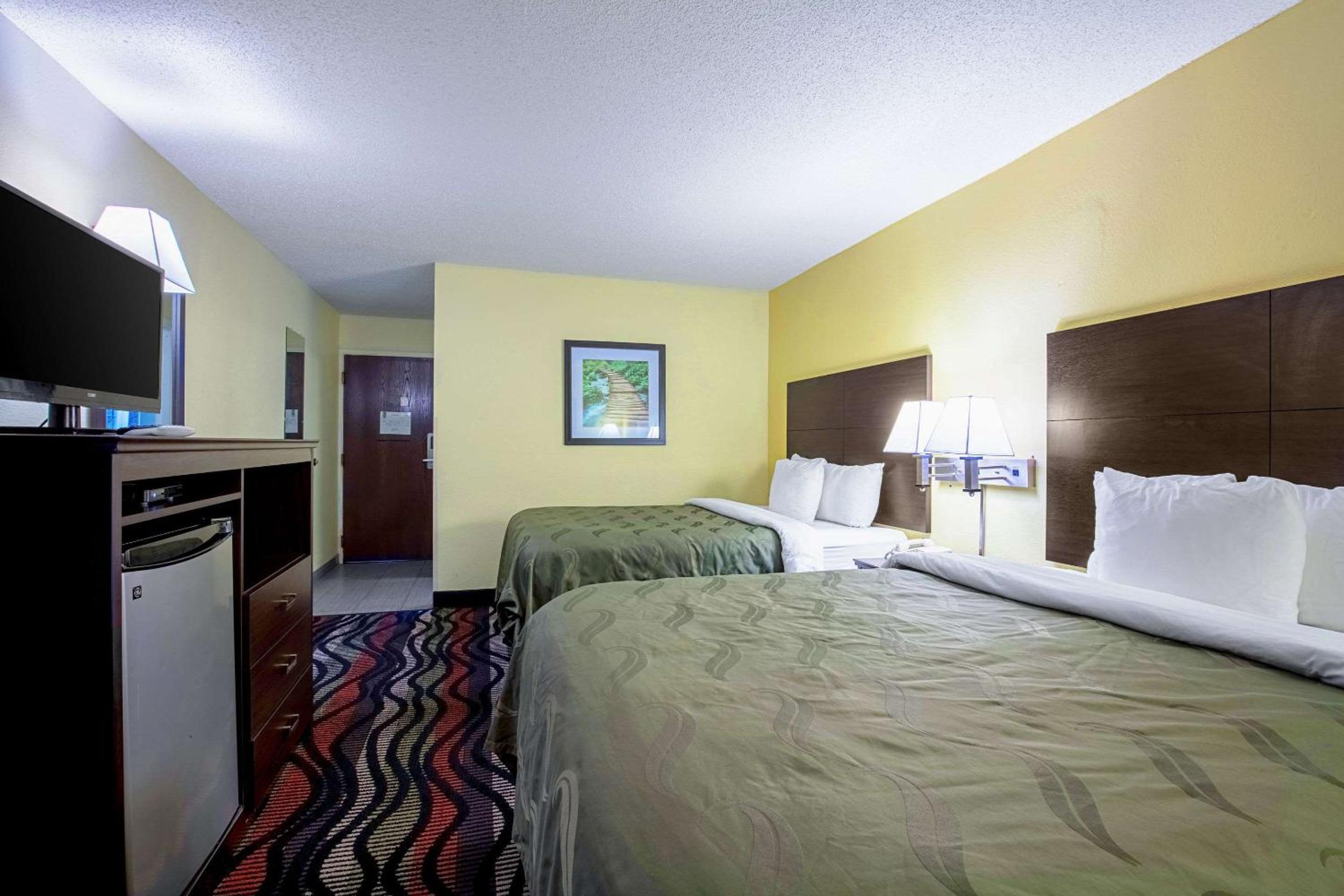 Standard Queen Room with Two Queen Beds - Non-Smoking - Photo 1