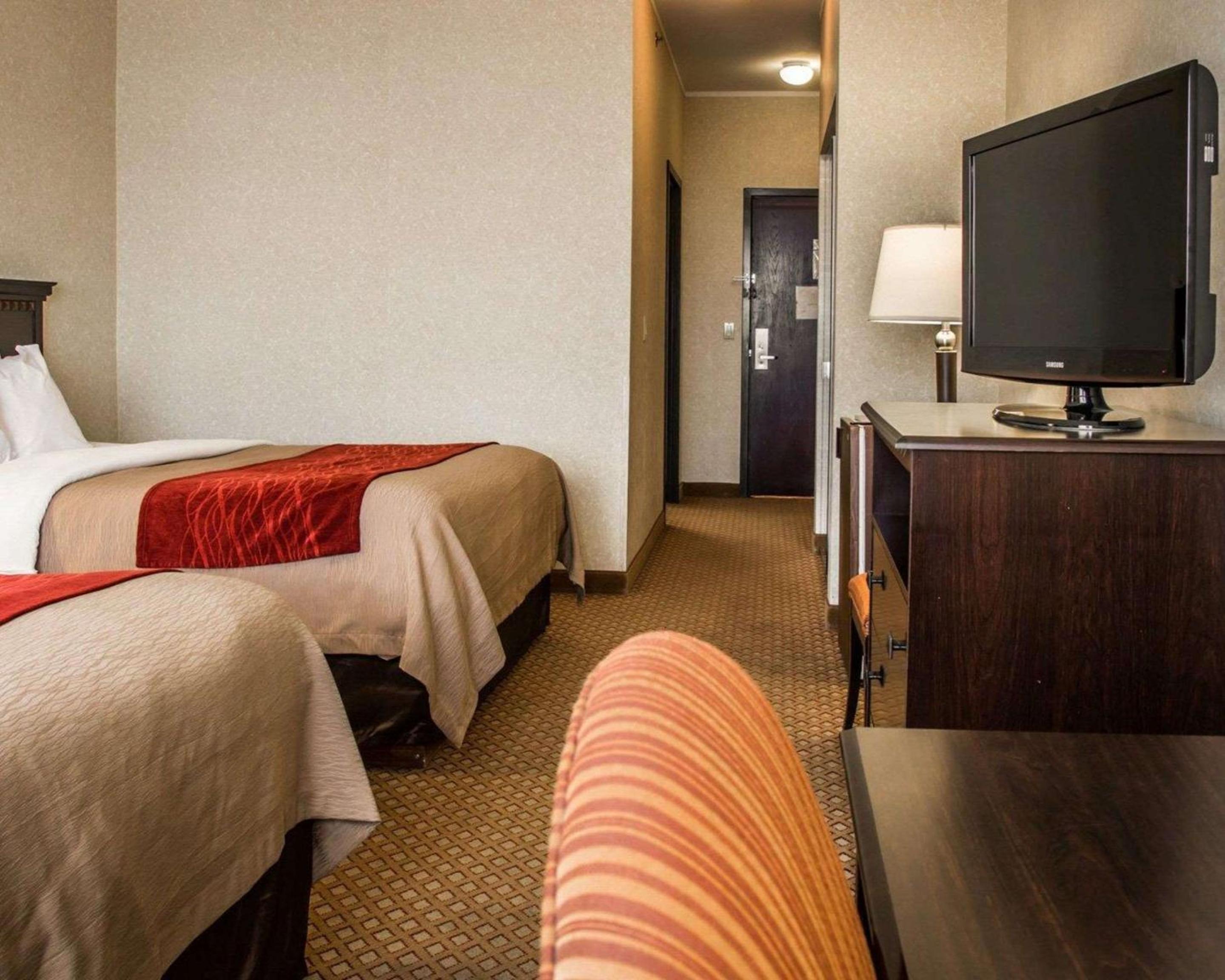 Queen Room with Two Queen Beds - Non-Smoking - Photo 1