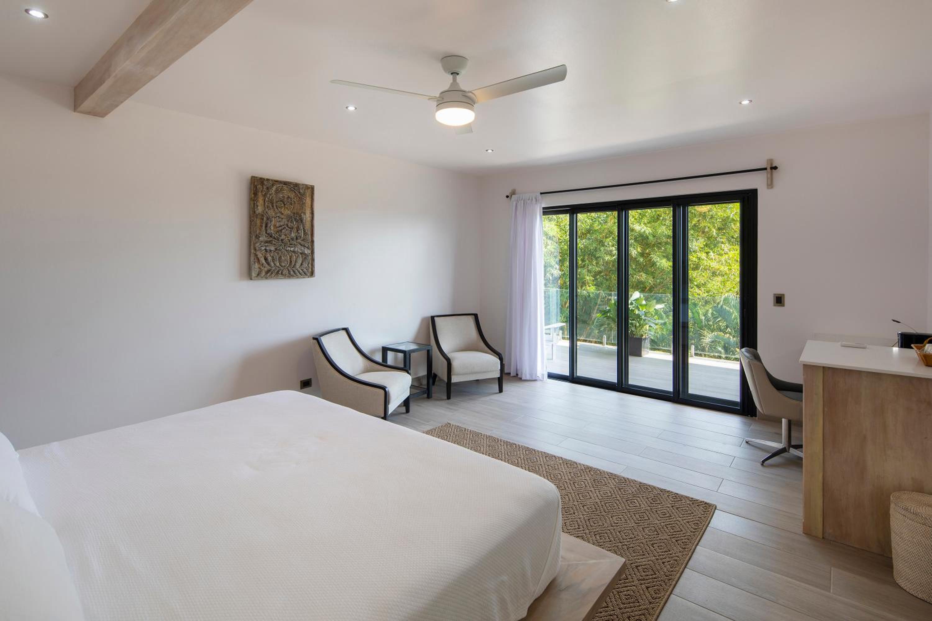 Habitación King con vista a la piscina