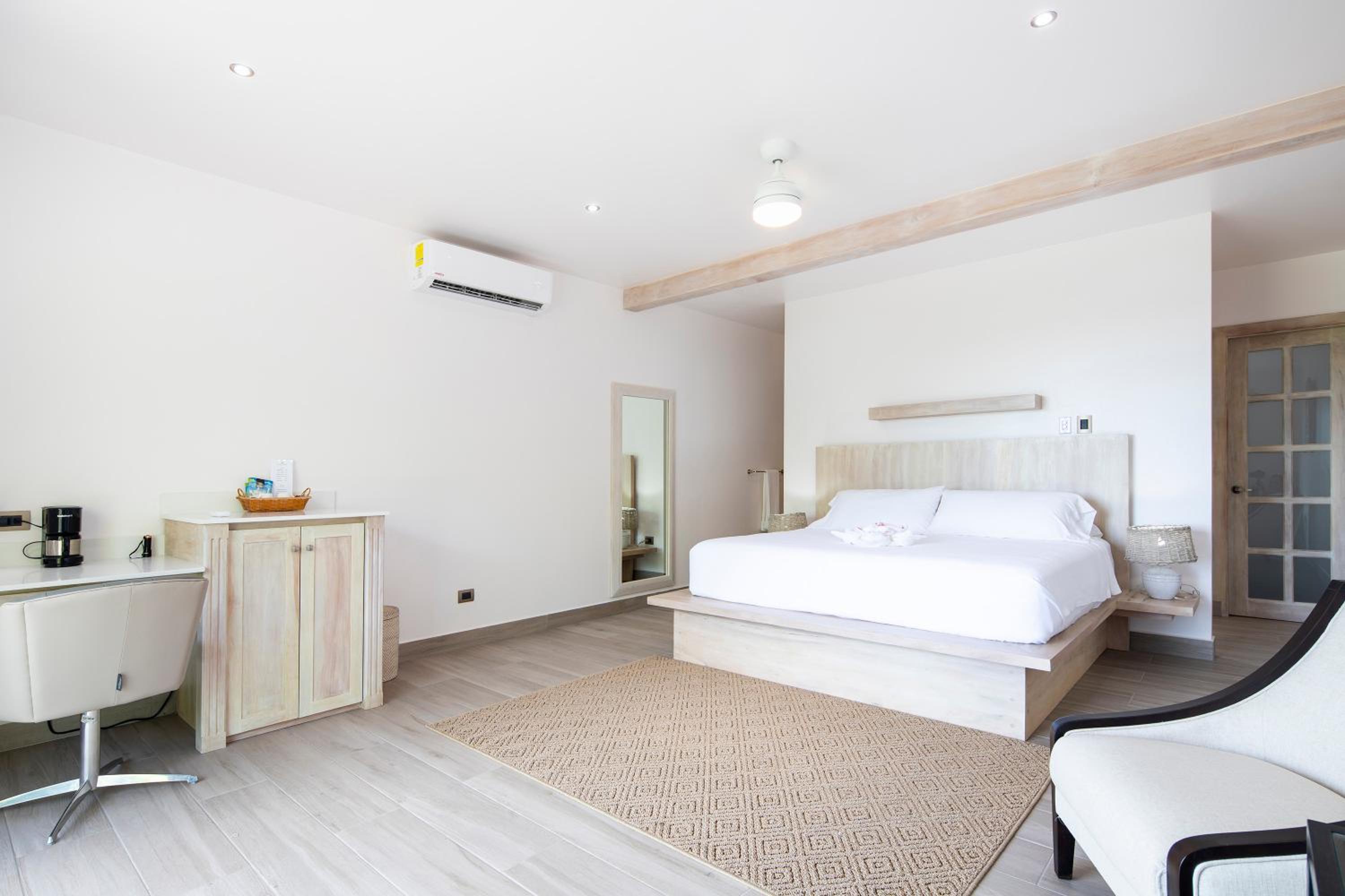 King Room with Pool View photo 3