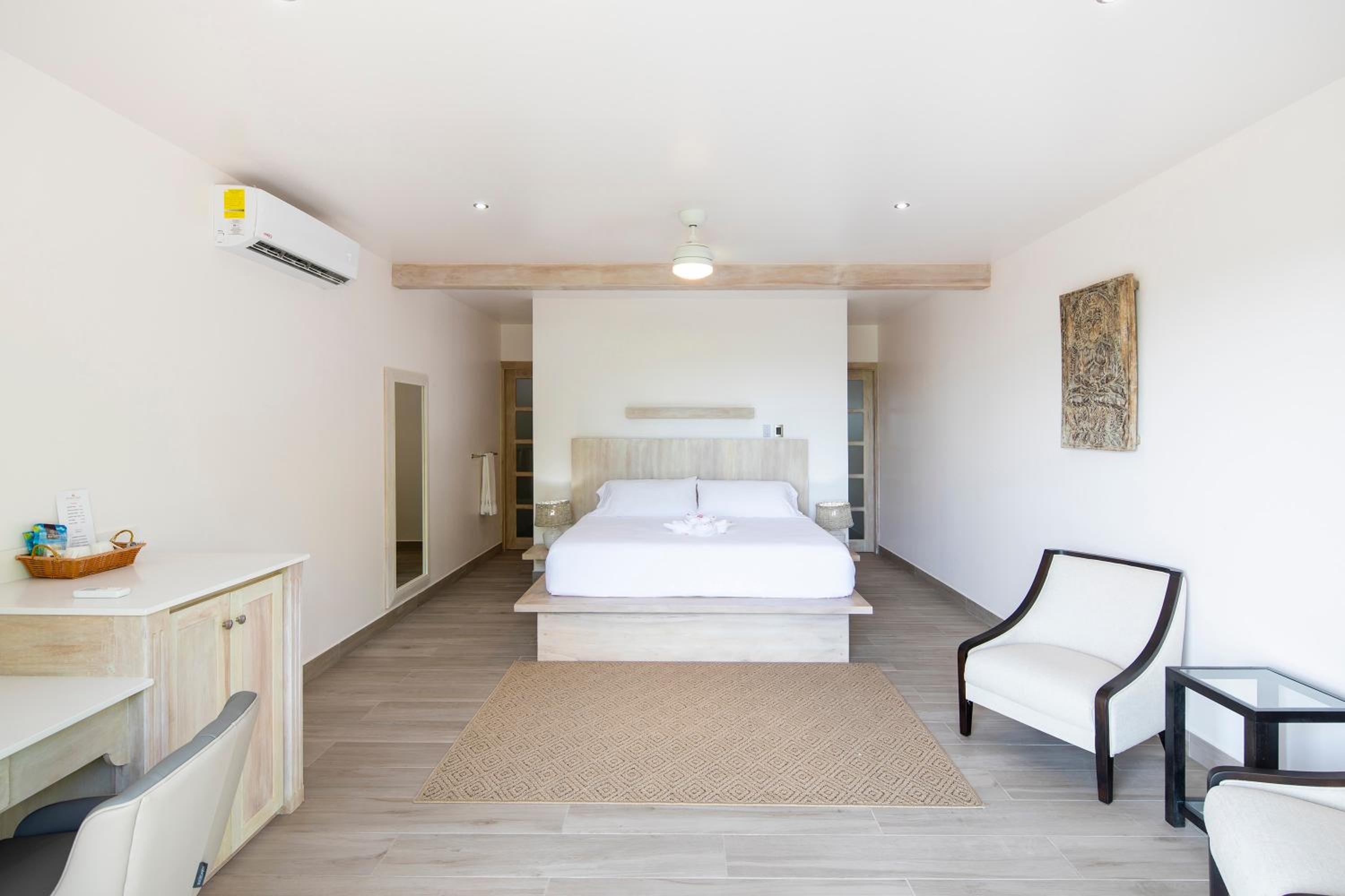 King Room with Pool View photo 2