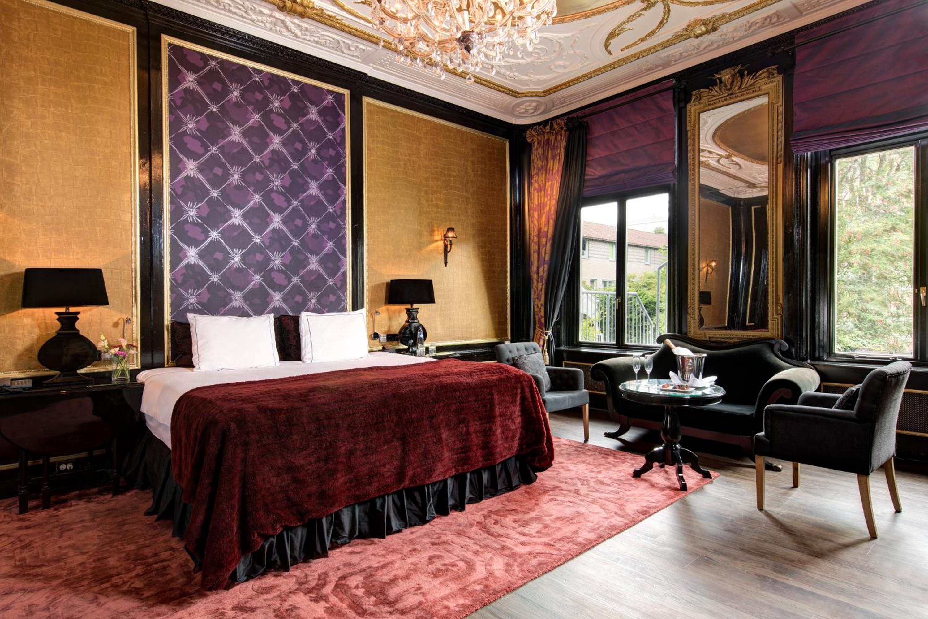 Royal Suite - Split Level with Spa Bath - Private House