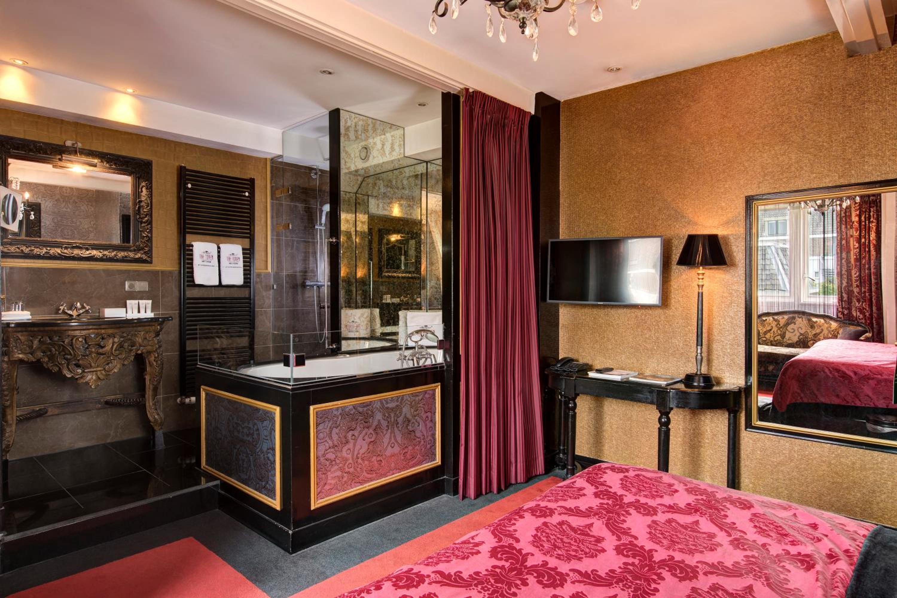 Deluxe Room Garden View with Spa Bath
