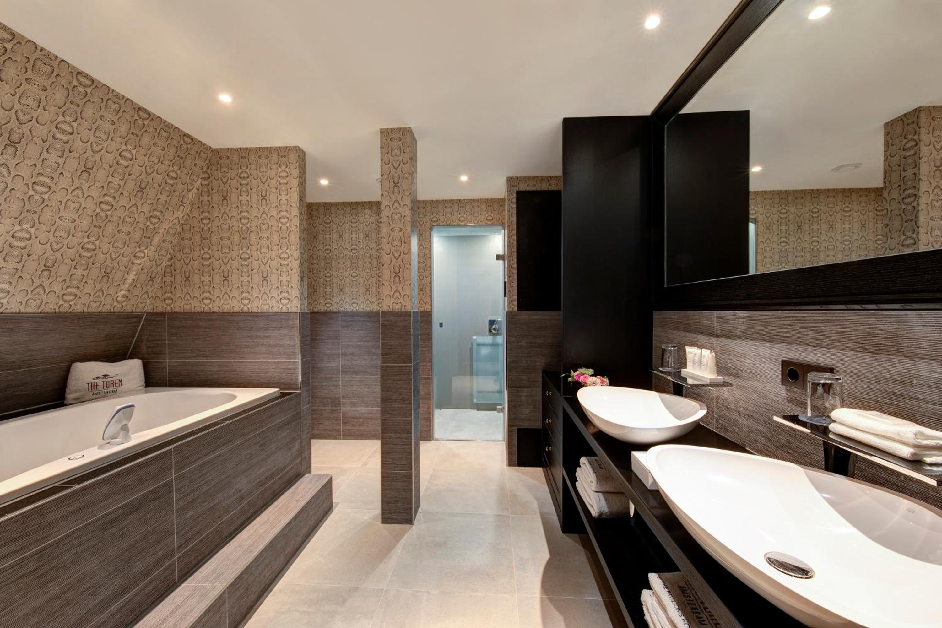 Junior Suite with Spa Bath